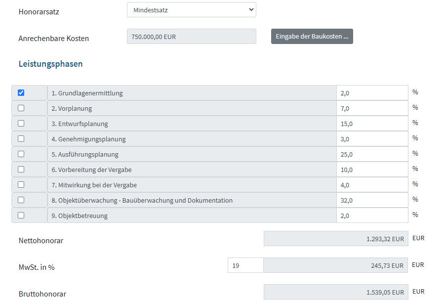 Screenshot eines Honorar-Tools mit 9 Leistungsphasen, Prozentangaben und Netto-/Bruttohonorar.