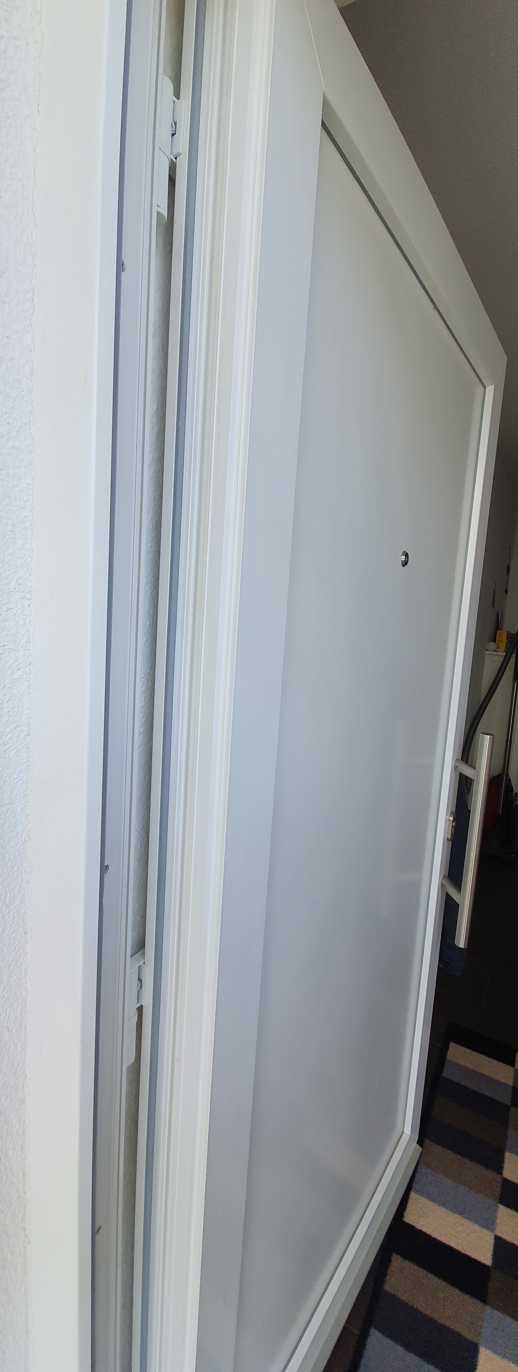 din-fuer-schallisolation-bei-offenem-treppenhaus-zum-wohnungsflur-409062-10.jpg