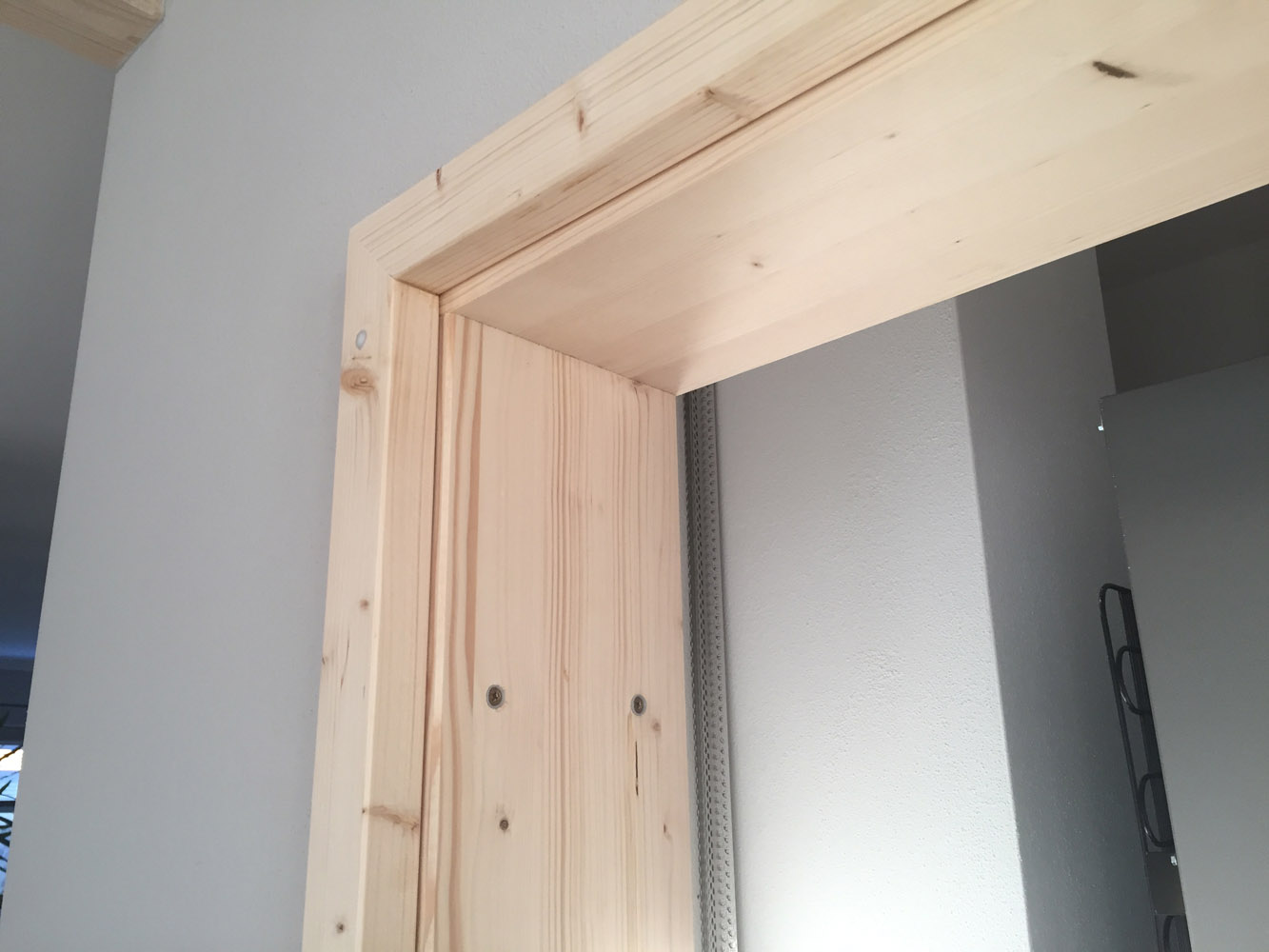 diy-kuehlschrank-einhausen-mit-selbst-gebauter-zarge-365606-3.jpg