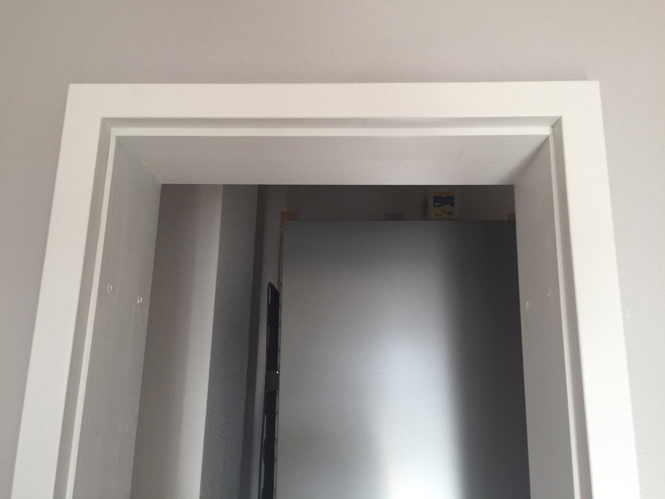 diy-kuehlschrank-einhausen-mit-selbst-gebauter-zarge-365606-4.jpg
