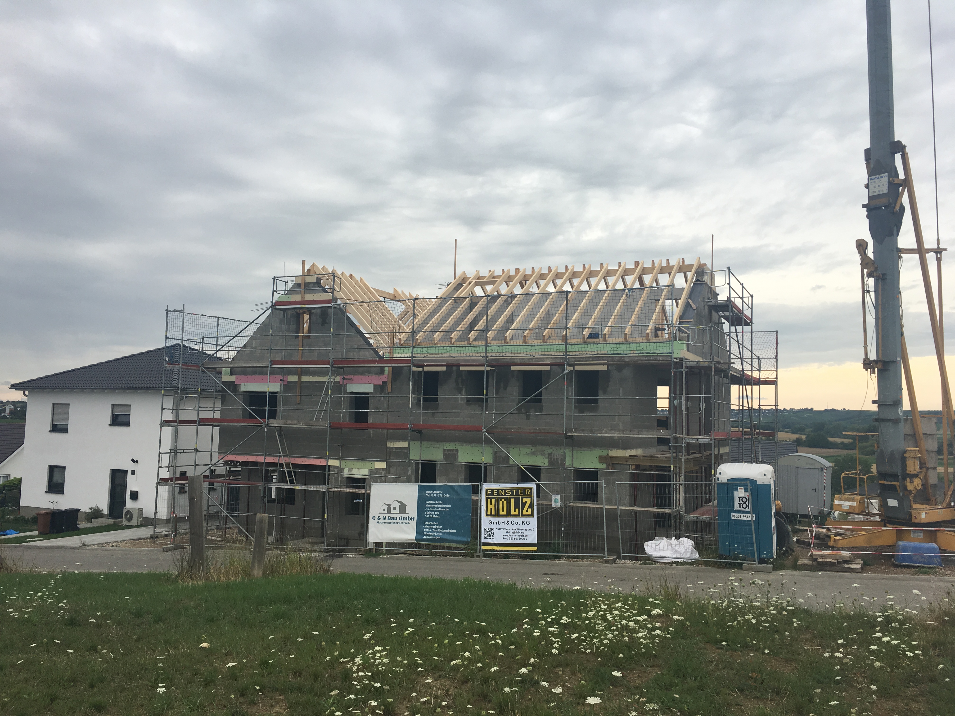 doppelhaus-mit-ungleichen-haelften-verschiedene-grundrisse-339351-1.jpeg