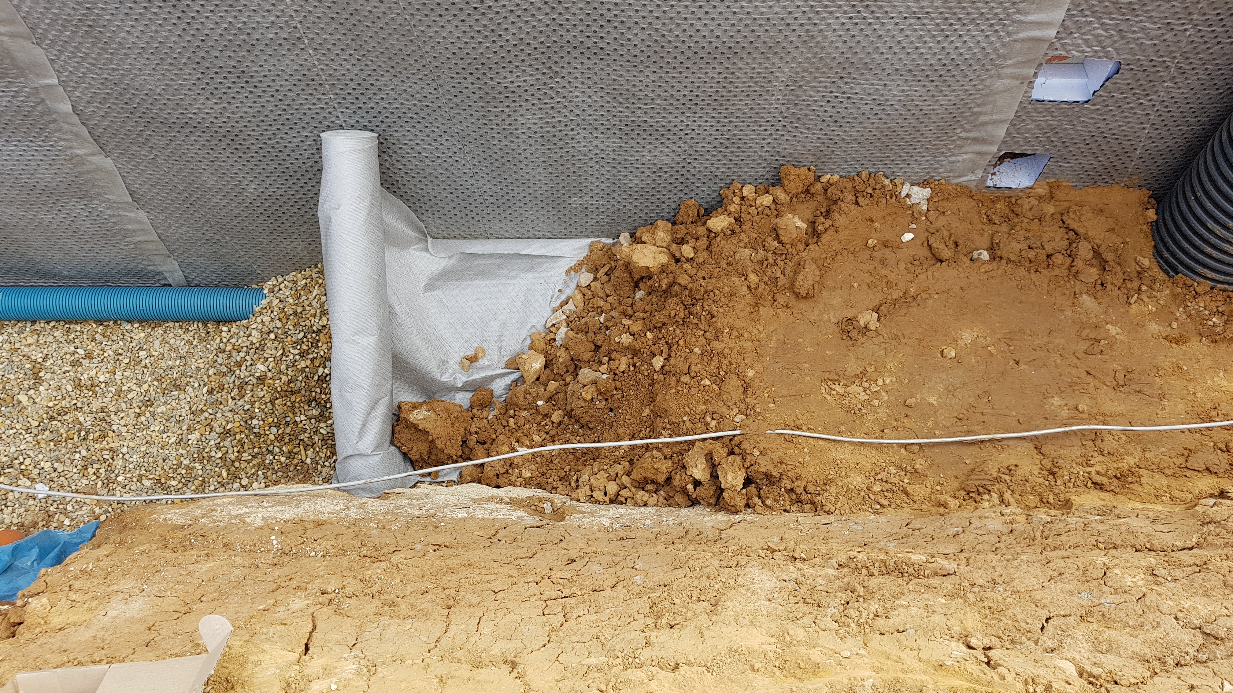 drainage-nur-einseitig-von-vlies-abgedeckt-317635-1.jpg