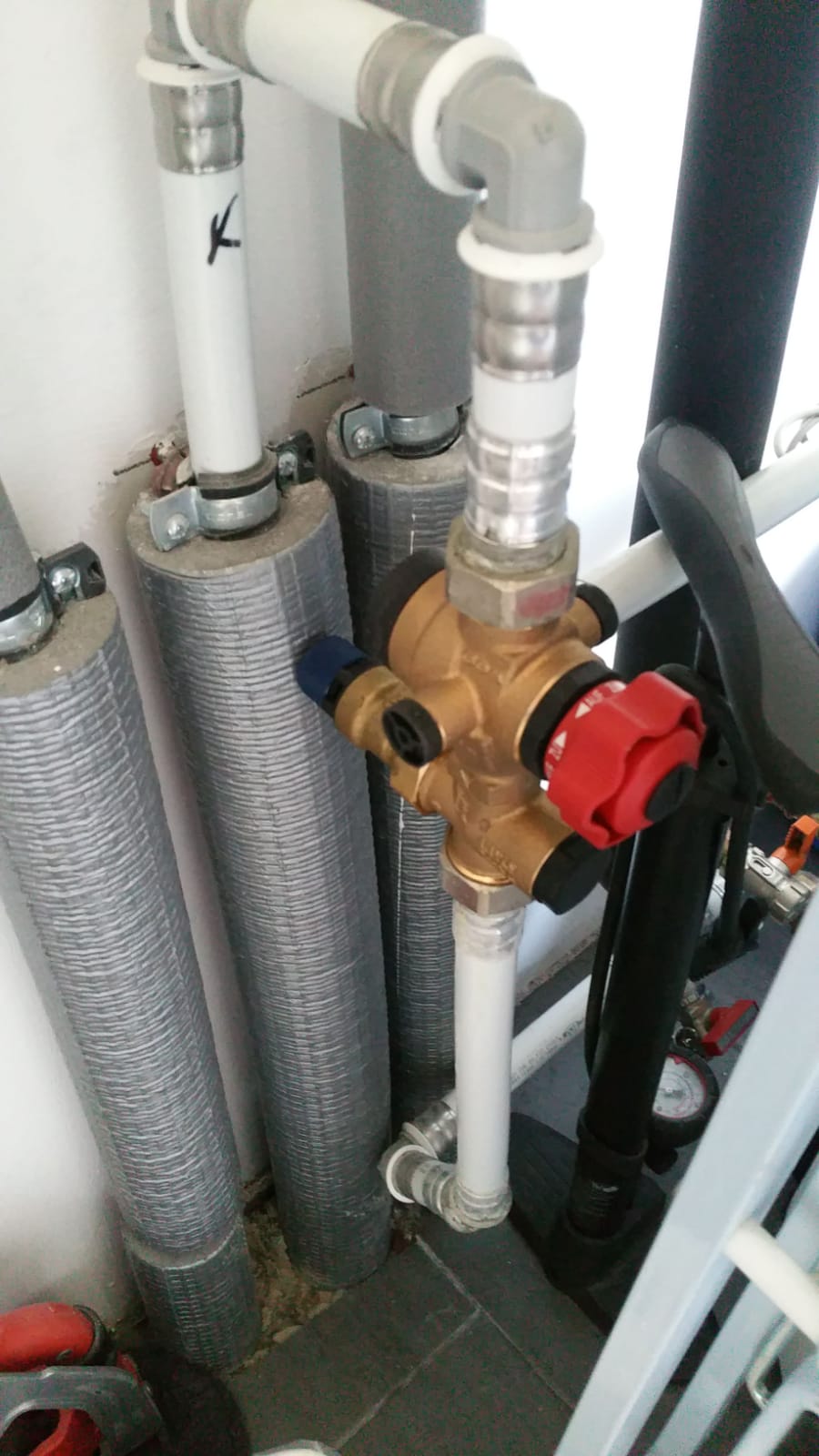 druck-in-der-wasserleitung-erhoeht-sich-durch-warmwasserbereitung-278873-1.jpg