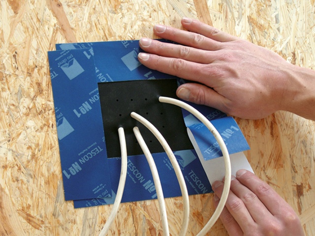 durchbruch-dachdaemmung-fuer-fotovoltaik-leitungen-276873-1.jpg