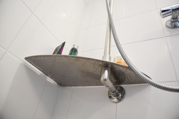 duschablage-in-der-fliesenfuge-397287-1.jpg