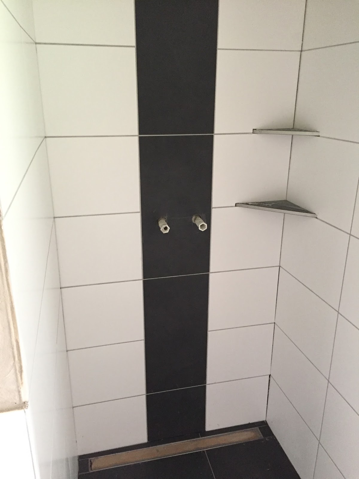 duschablage-in-der-fliesenfuge-407266-1.JPG