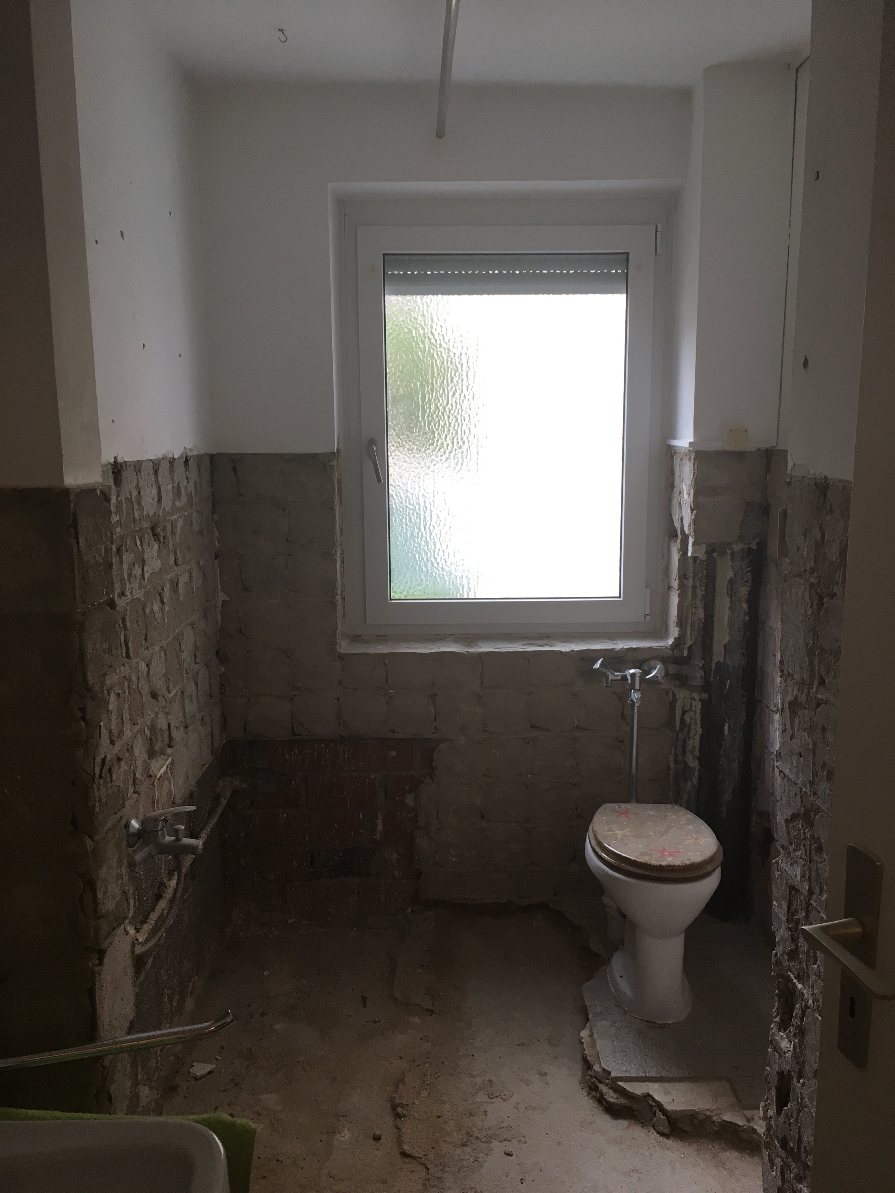 dusche-mitten-im-raum-etc-spezielle-glaswand-erforderlich-322107-1.JPG