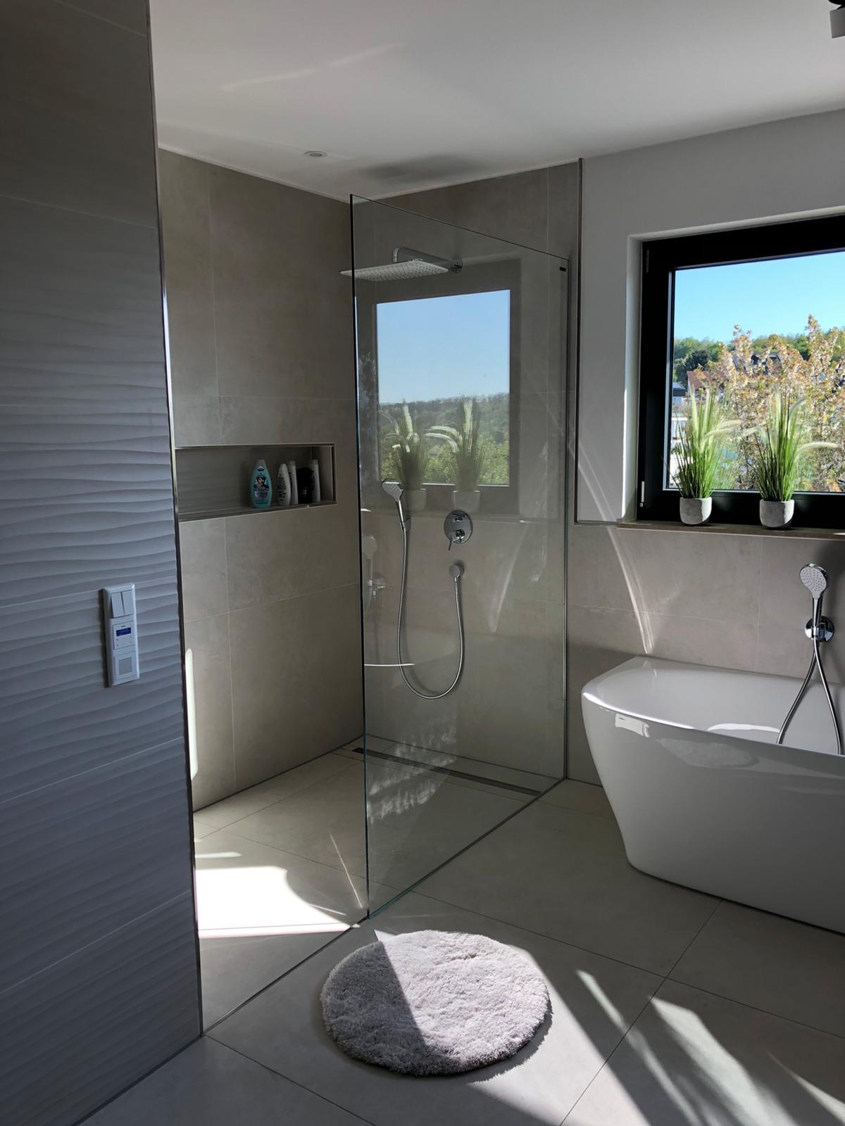 dusche-pflegeleicht-und-trotzdem-schoen-433816-1.JPG