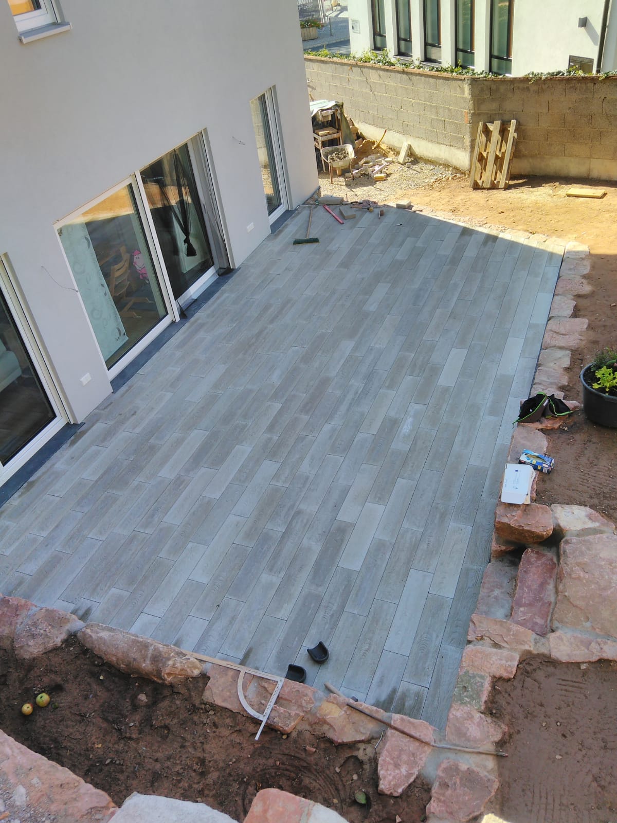 ebenerdiger-terrassenaustritt-bei-fassadendaemmung-413057-1.jpeg