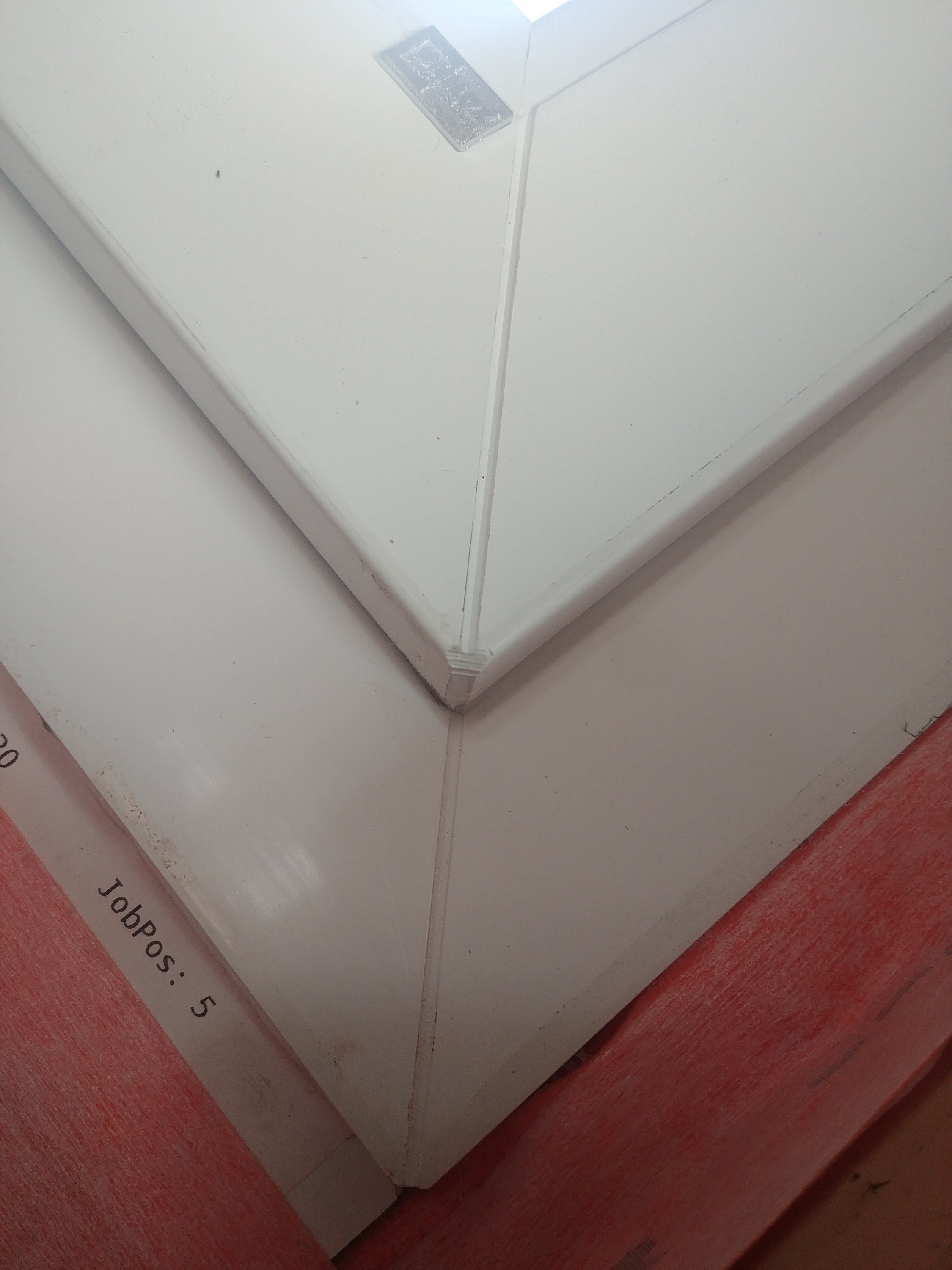 ecken-der-neuen-fenster-sehr-unsauber-oder-auch-zerkratzt-266379-3.jpg