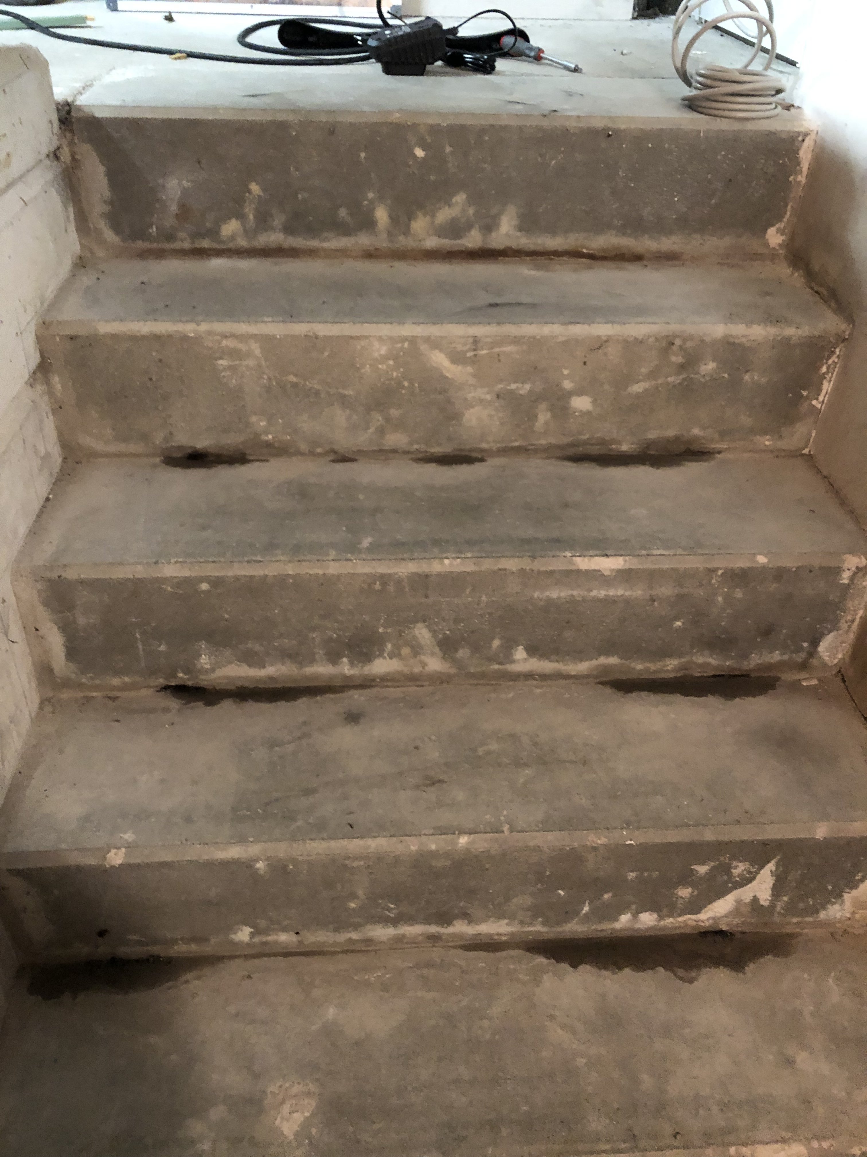 efh-1-jahr-alt-wasser-drueckt-herein-was-kann-das-sein-293687-1.jpeg