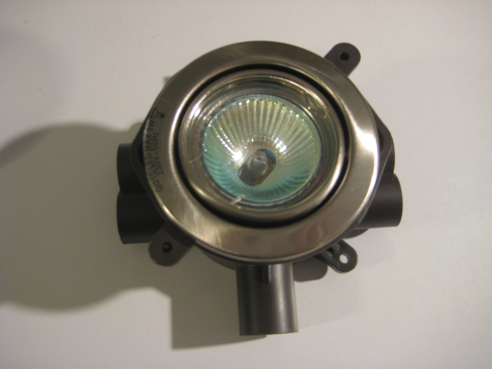 einbaustrahler-in-ortbetondecke-installieren-ohne-verputzen-240853-2.JPG