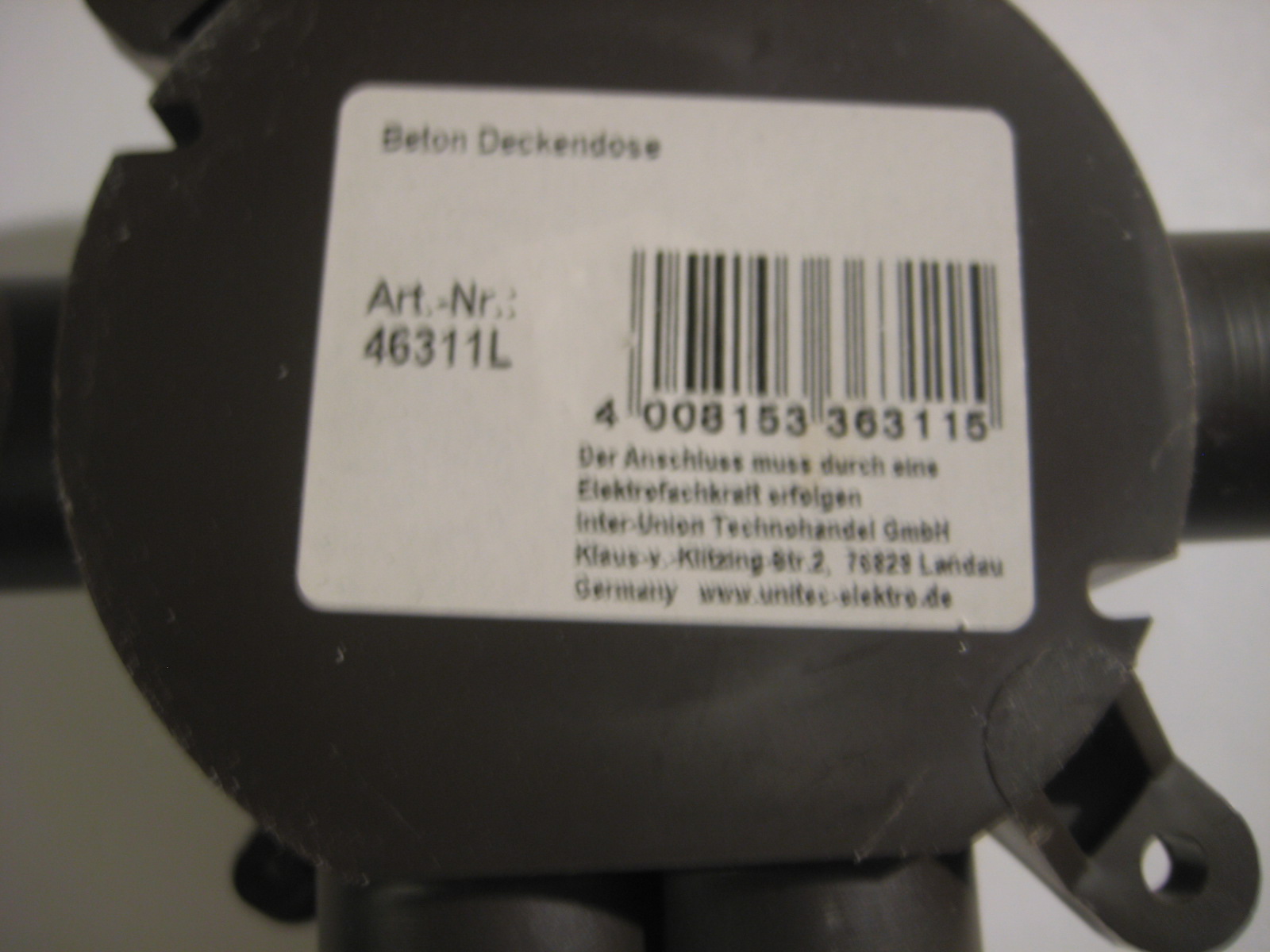 einbaustrahler-in-ortbetondecke-installieren-ohne-verputzen-240853-3.JPG