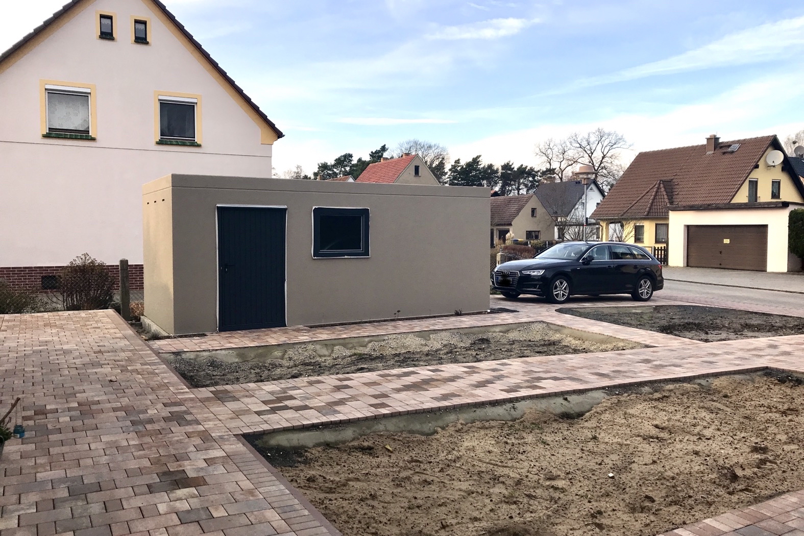 einfahrt-stellflaeche-mit-beet-wie-ist-die-einfassung-aufzubauen-590104-3.jpeg