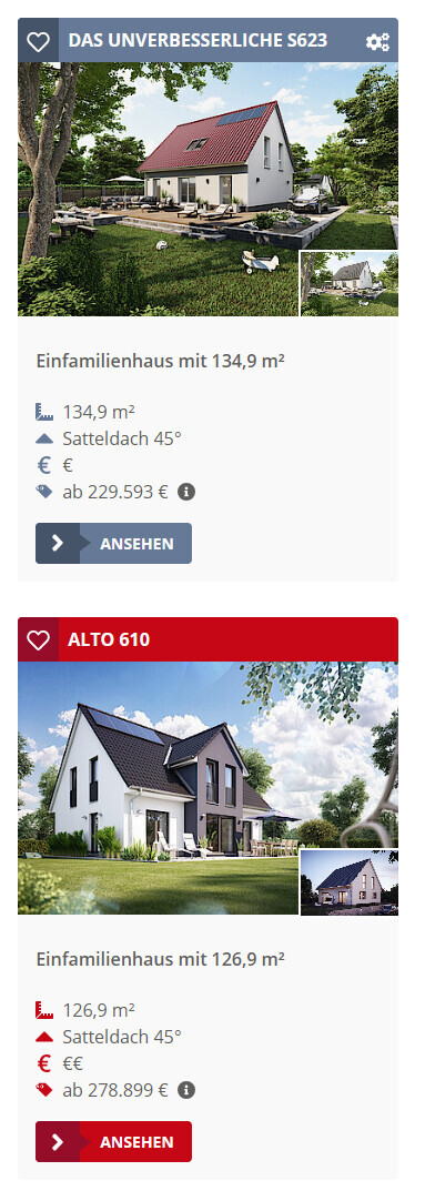 Zwei moderne Einfamilienhäuser mit grünem Garten, Terrasse; rotes Satteldach sichtbar.