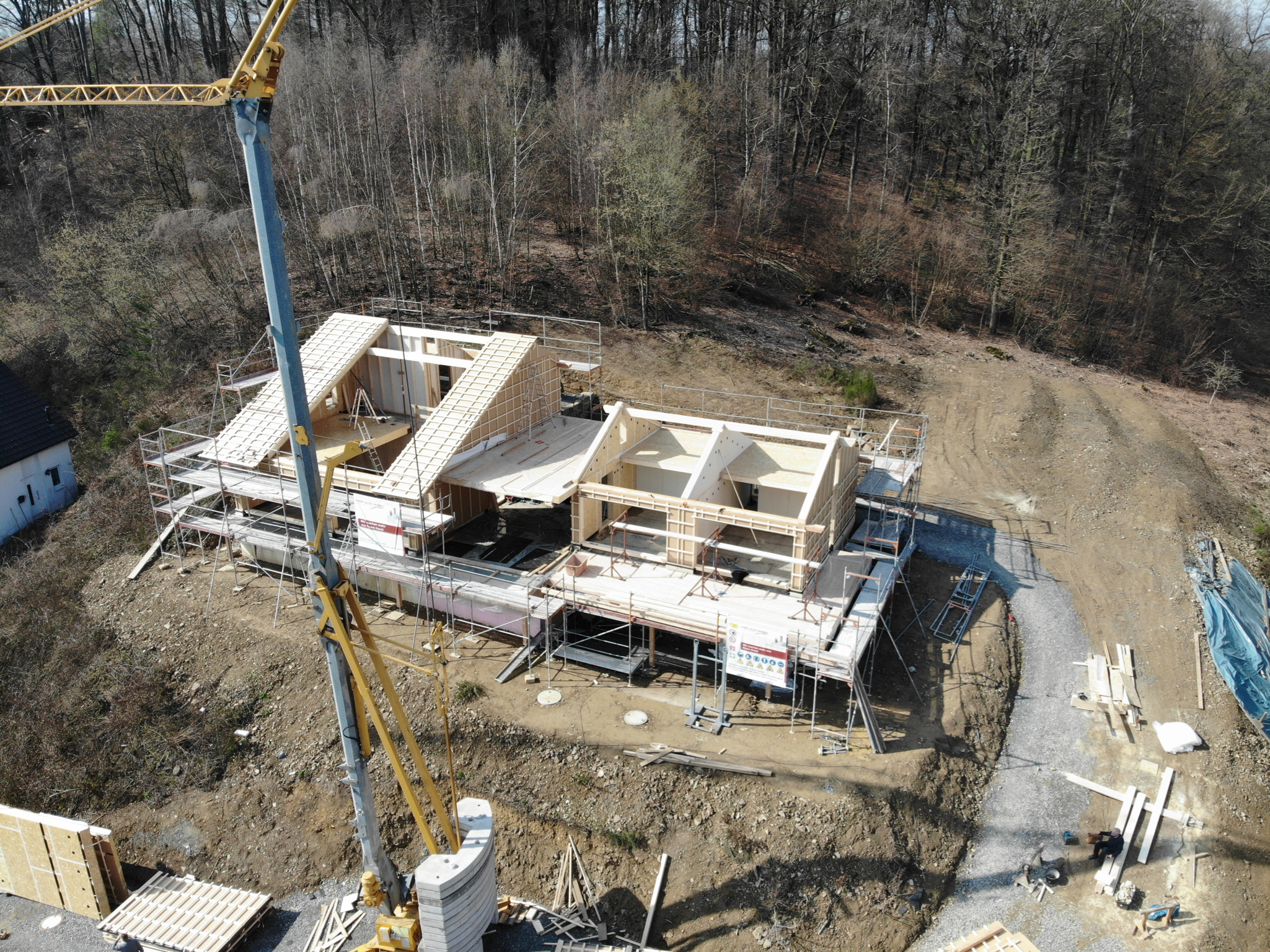 einfamilienhaus-mit-ebenerdiger-elw-auf-hang-487713-1.jpeg
