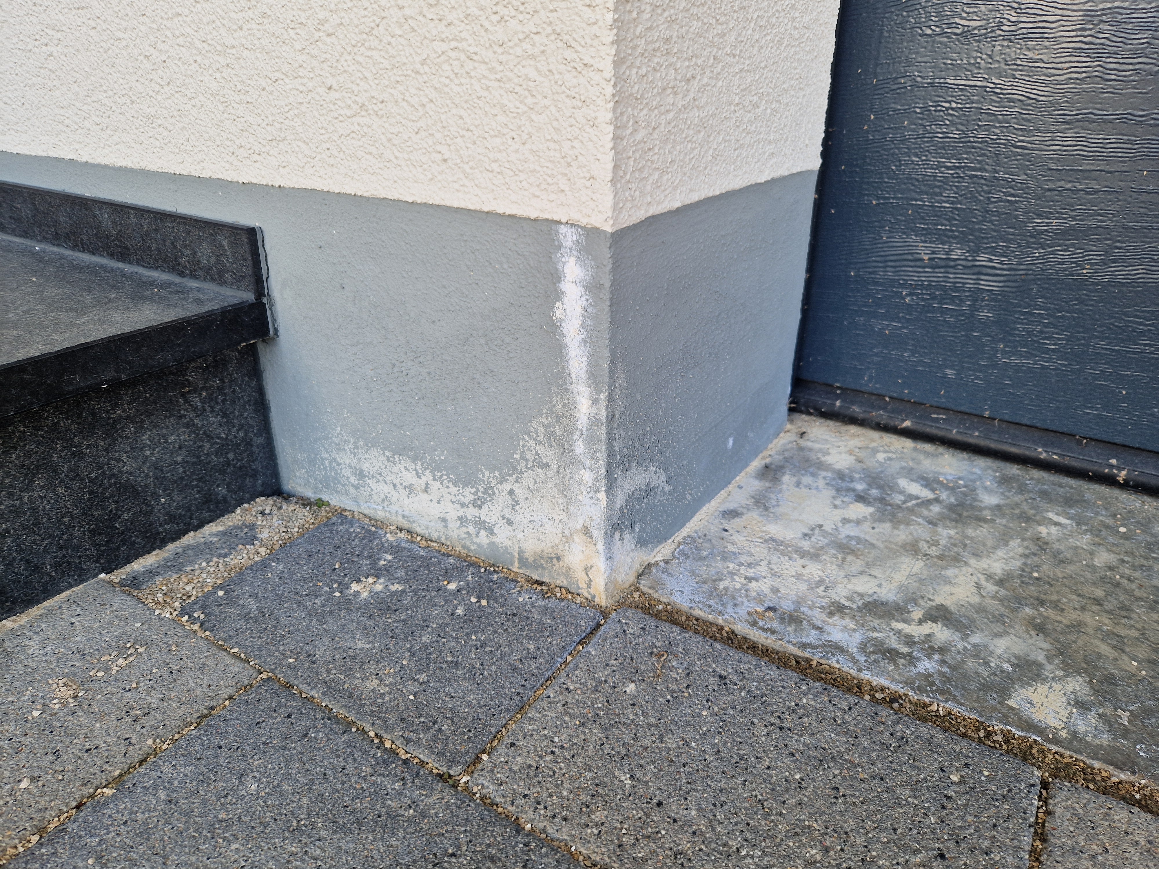 eingangsbereich-hausfassade-fundament-pflaster.jpg