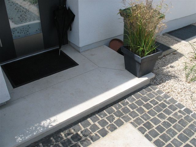 eingangspodest-haustuere-beton-394670-6.jpg