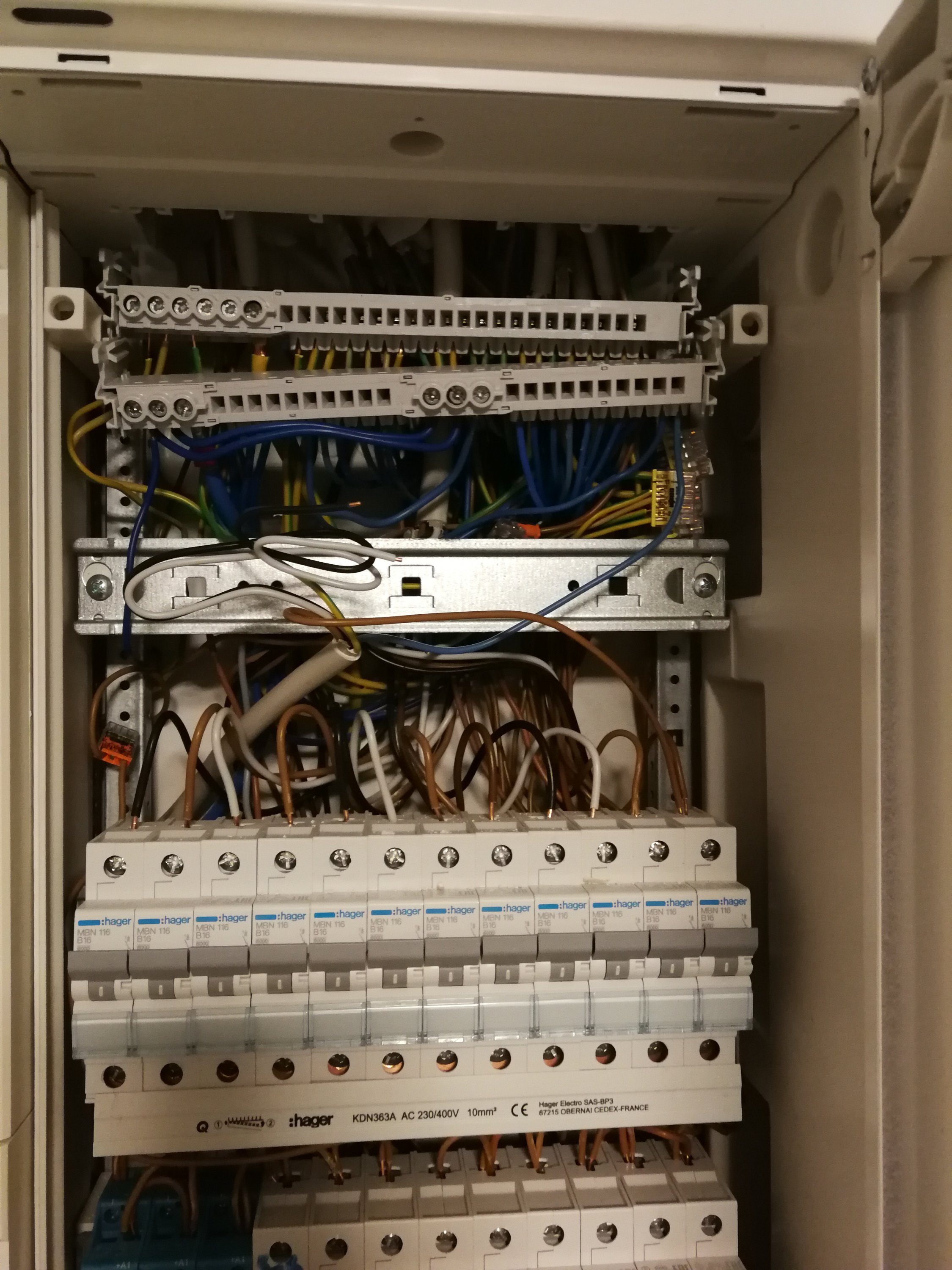 elektrik-verteilerkasten-installation-haustechnik.jpg