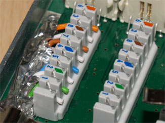 elektrische-klemmblöcke-platine-haustechnik.jpg