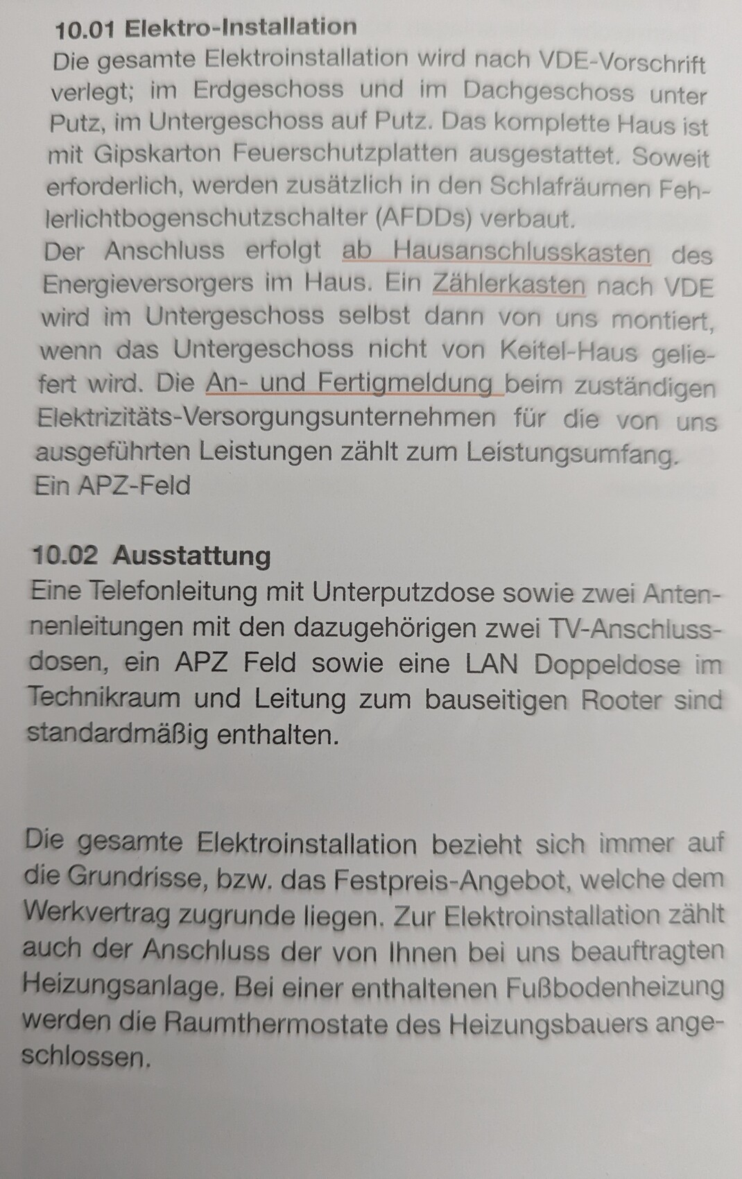 Technische Seite eines Handbuchs mit Abschnitt 10.01 Elektro-Installation und 10.02 Ausstattung.