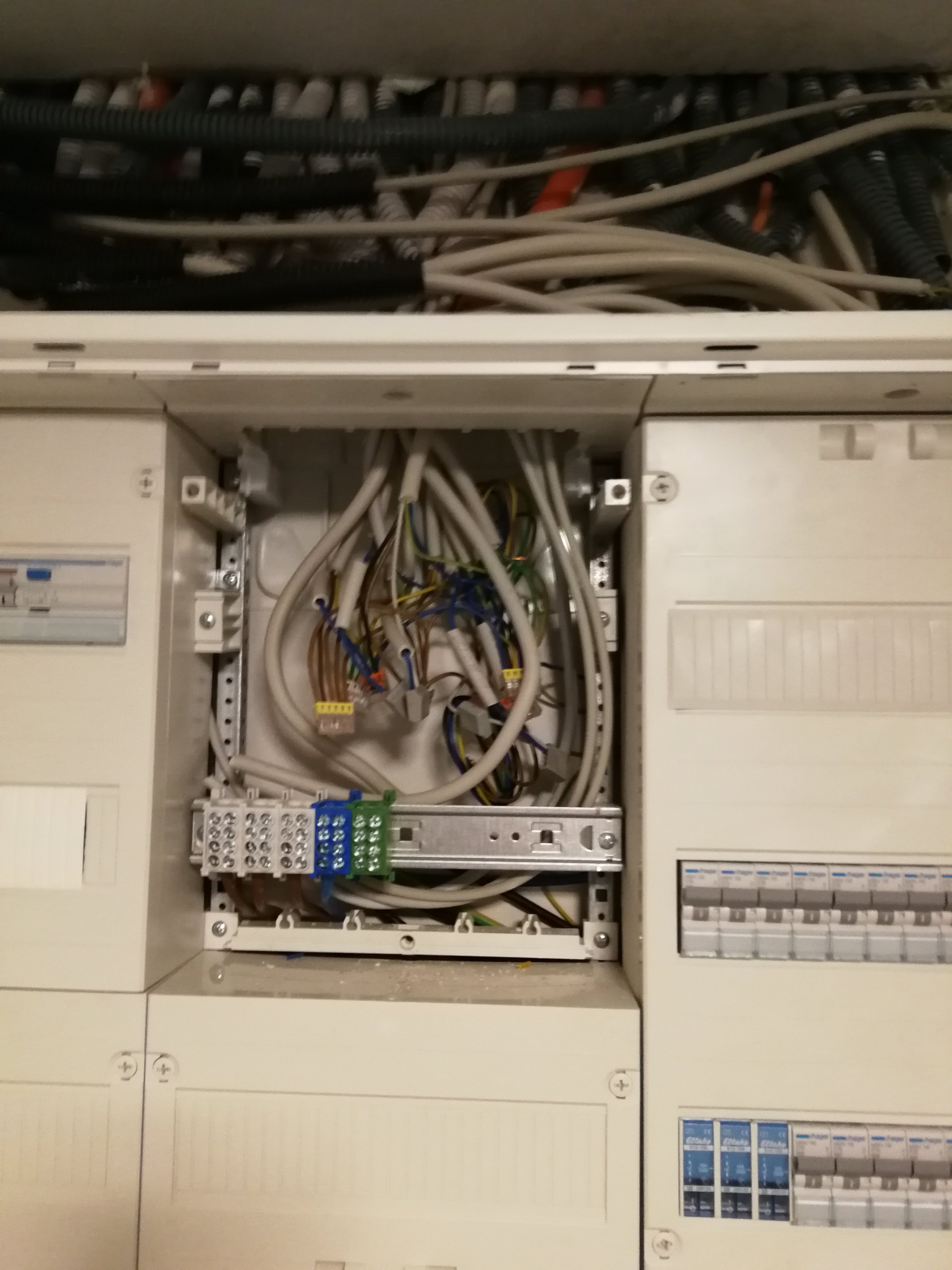 elektroinstallation-ist-das-alles-so-io-256726-1.jpg