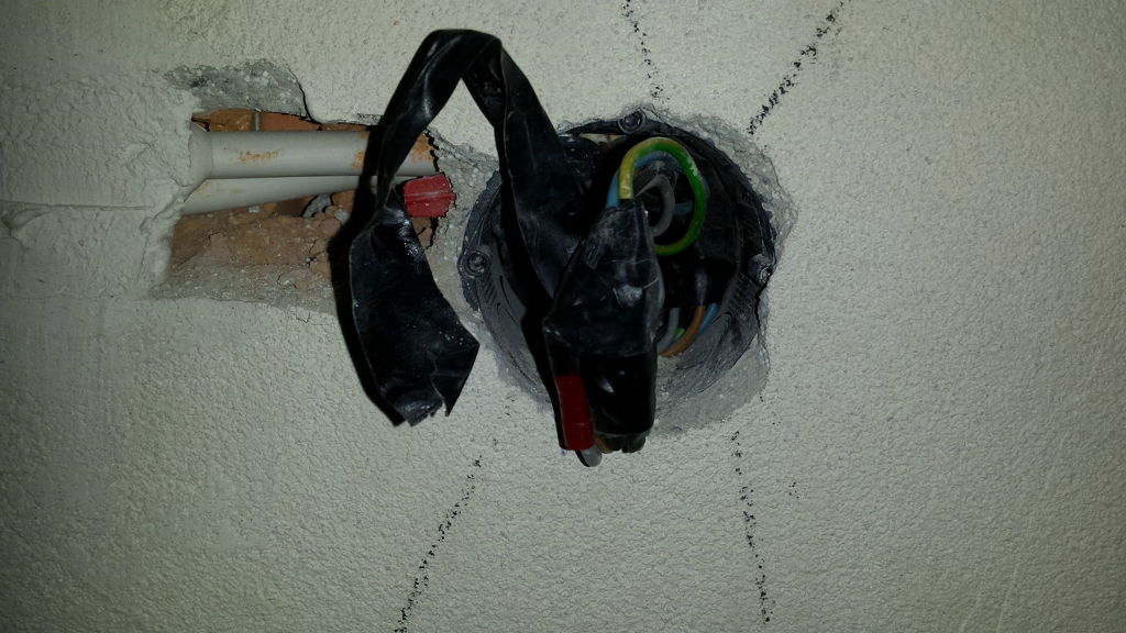 elektrokabel-ordnungsgemaess-isoliert-125247-3.png