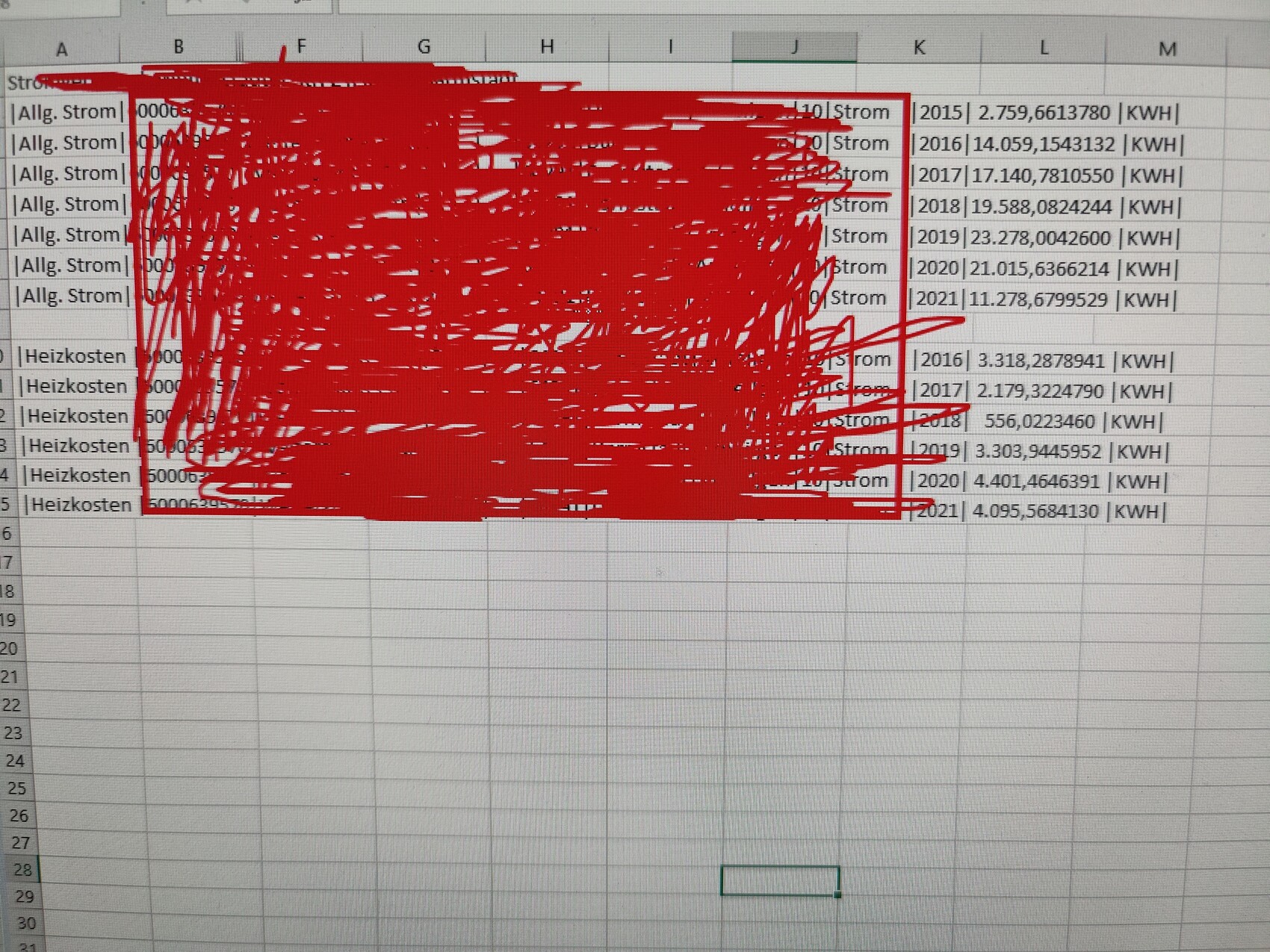 Excel-Screenshot: Energiekosten-Tabelle, rote Markierung verdeckt sensible Daten.
