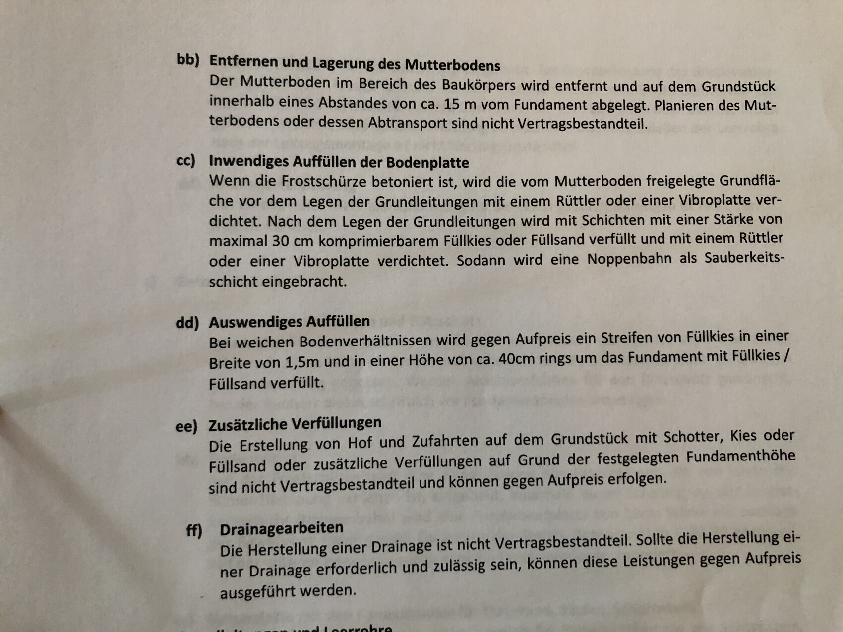 Dokumentenseite mit Bodenarbeiten: Mutterboden entfernen, Bodenplatte aufführen, Drainage.