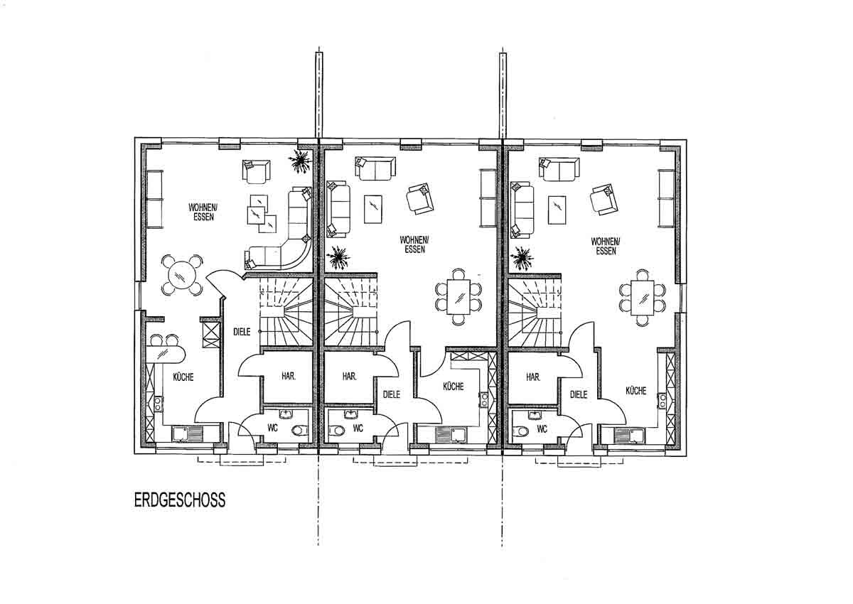 Grundriss Erdgeschoss eines Dreifamilienhauses mit Wohnzimmer, Küche, Diele und WC
