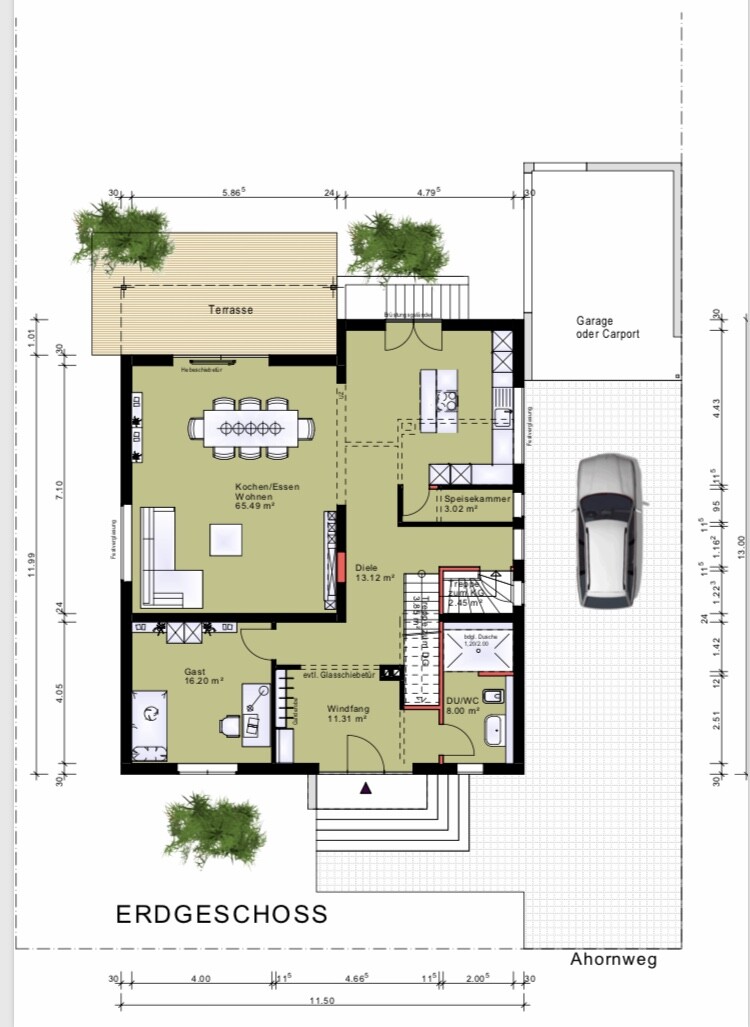 Erdgeschoss Grundrissplan zeigt Terrasse, offene Kueche, Esszimmer, Gaestezimmer und Garage