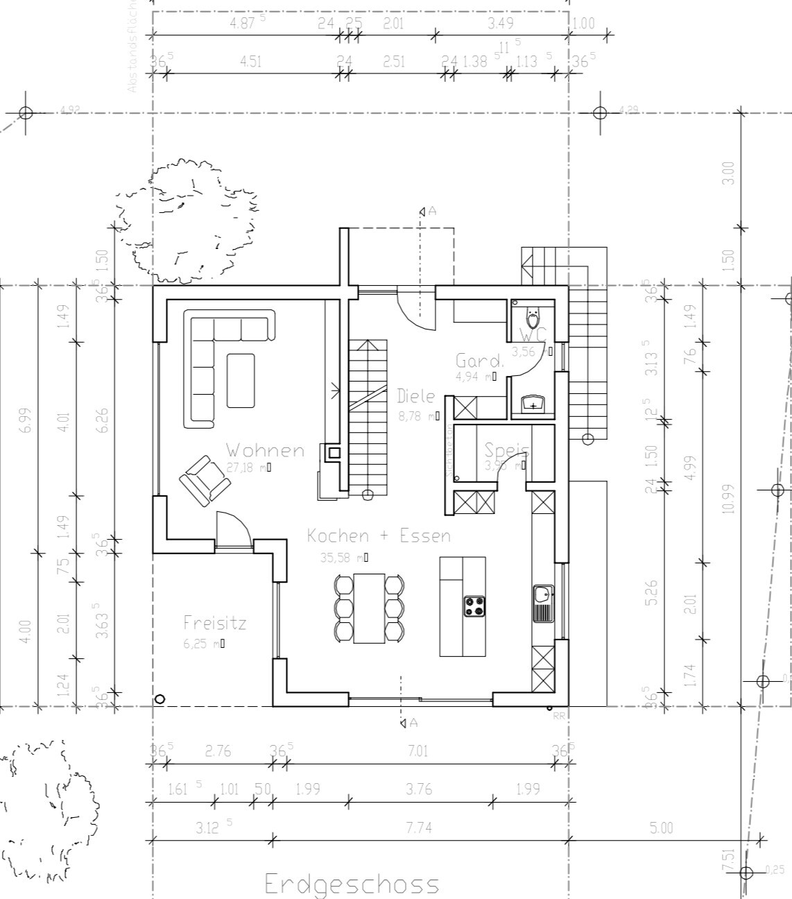 Grundriss Erdgeschoss eines Hauses mit Wohnen, Kochen + Essen, Diele, WC, Speis, Freisitz, Treppen.