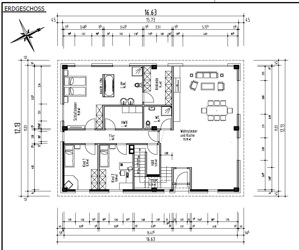 Grundriss Erdgeschoss: Wohnzimmer mit offener Küche, Essen, Schlafzimmer, zwei Kinderzimmer, Bad, WC.