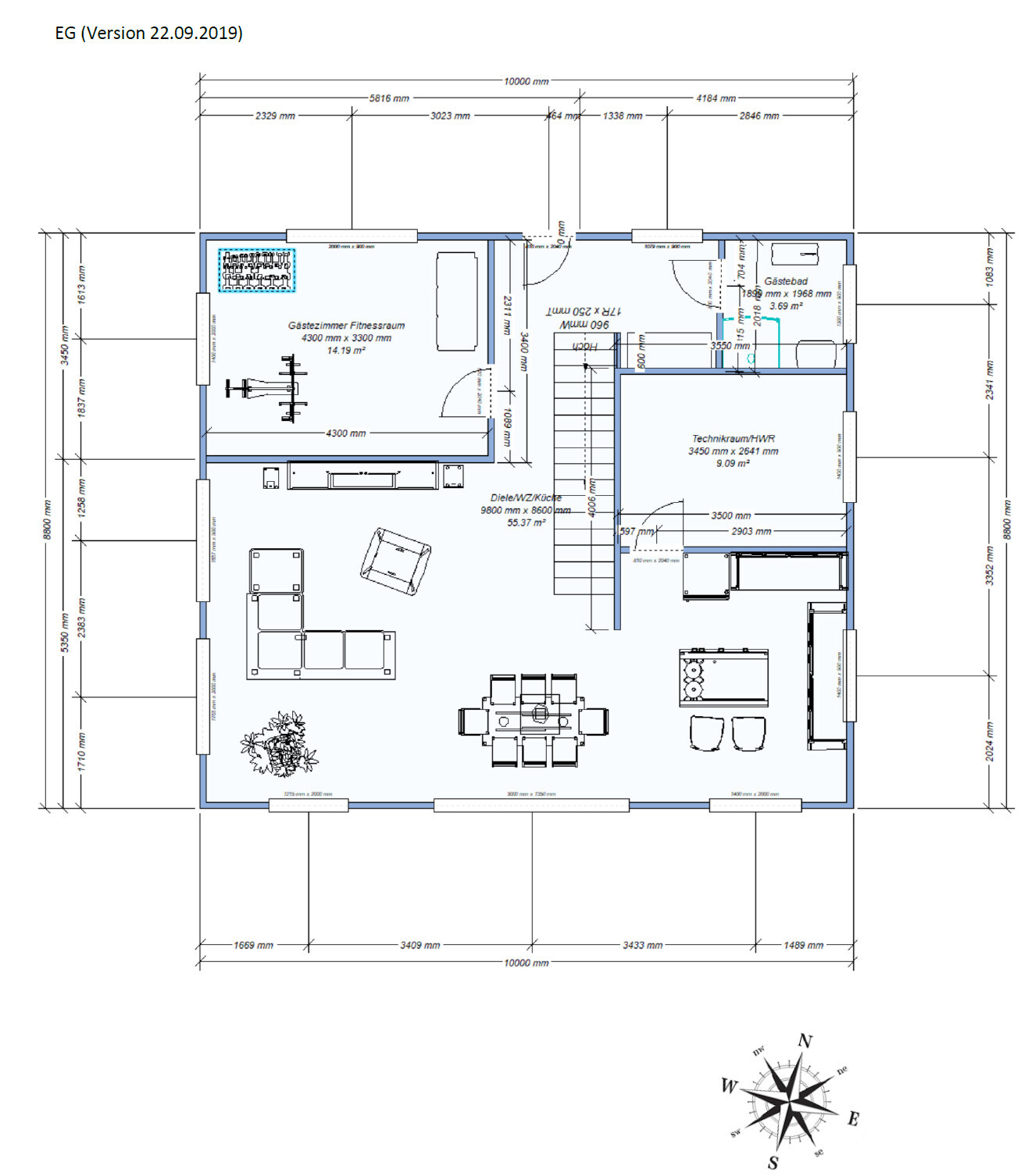 Grundriss Erdgeschoss: Wohn-/Essbereich mit Küche, Gästezimmer/Fitnessraum, Technikraum.