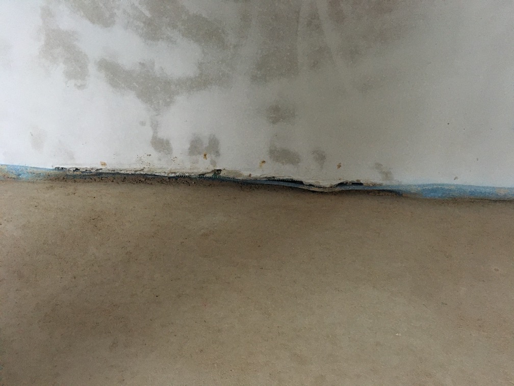 estrich-wand-korrektur-entkopplung-481192-1.jpeg