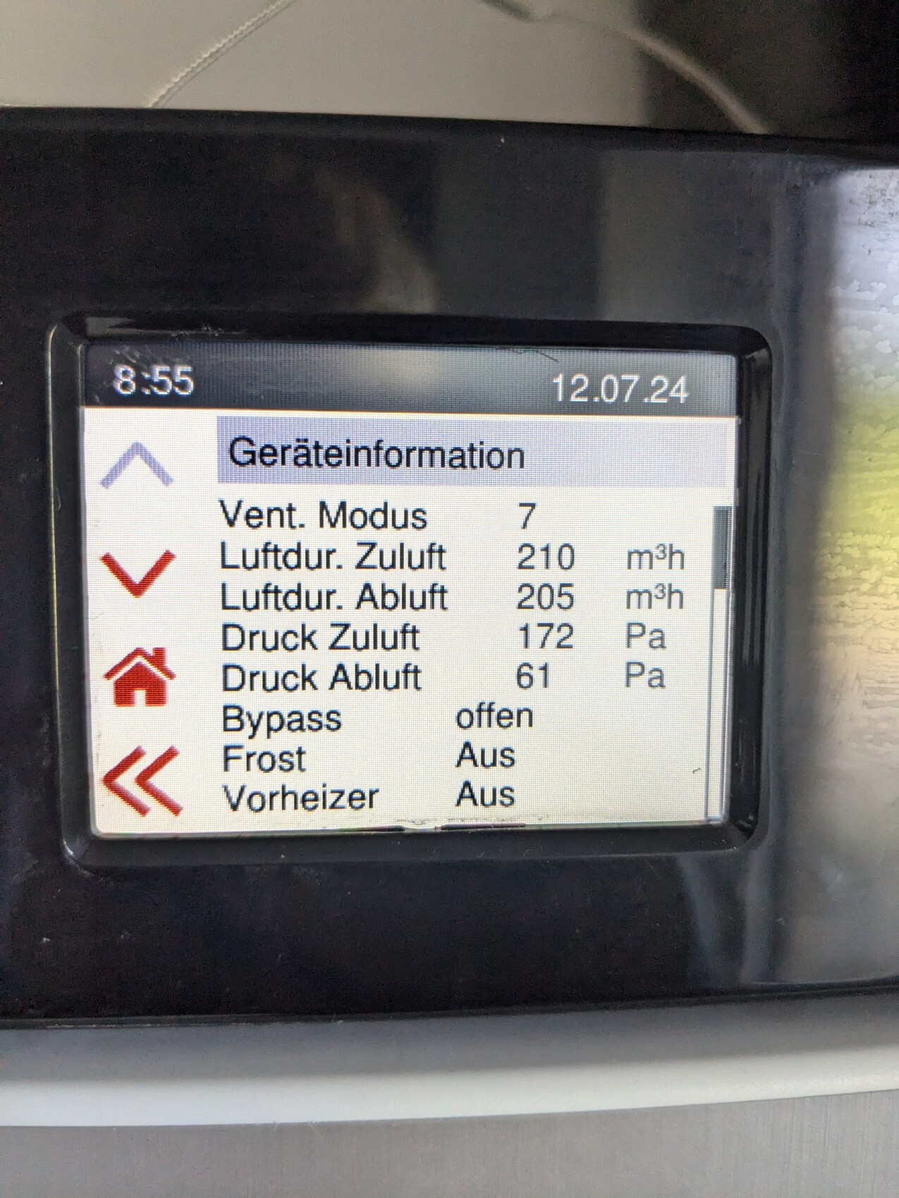 Geräteinformation: Vent.Modus 7, Zuluft 210 m3/h, Abluft 205 m3/h, Druck Zuluft 172 Pa