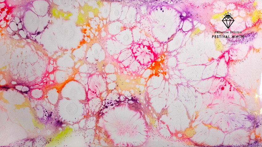 Farbenfrohes abstraktes Muster mit Kreisen und Tropfen in Pink, Gelb und Lila.