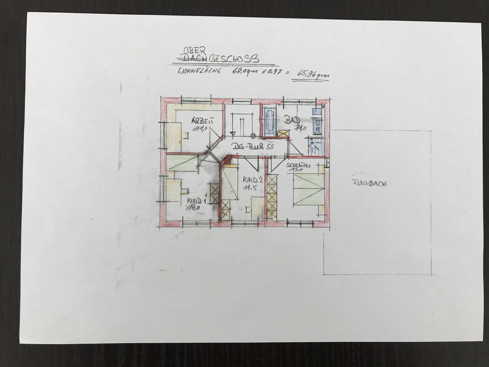 Handgezeichnetes Obergeschoss-Layout: Arbeitszimmer, Bad, Schlafzimmer, Kinderzimmer, Flur, Flachdach