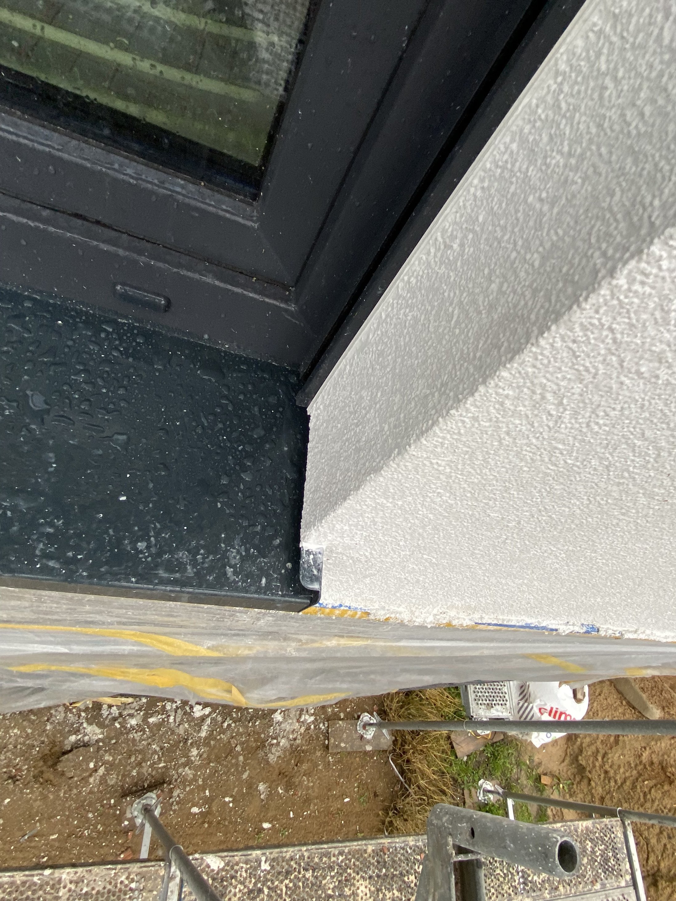 farbunterschied-zwischen-fenster-und-fensterbank-362539-1.jpeg