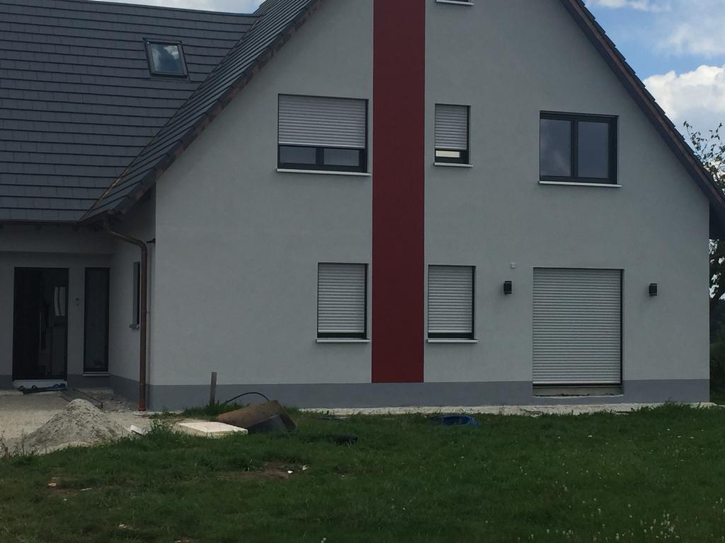 farbunterschiede-in-hausfassade-146530-1.jpg