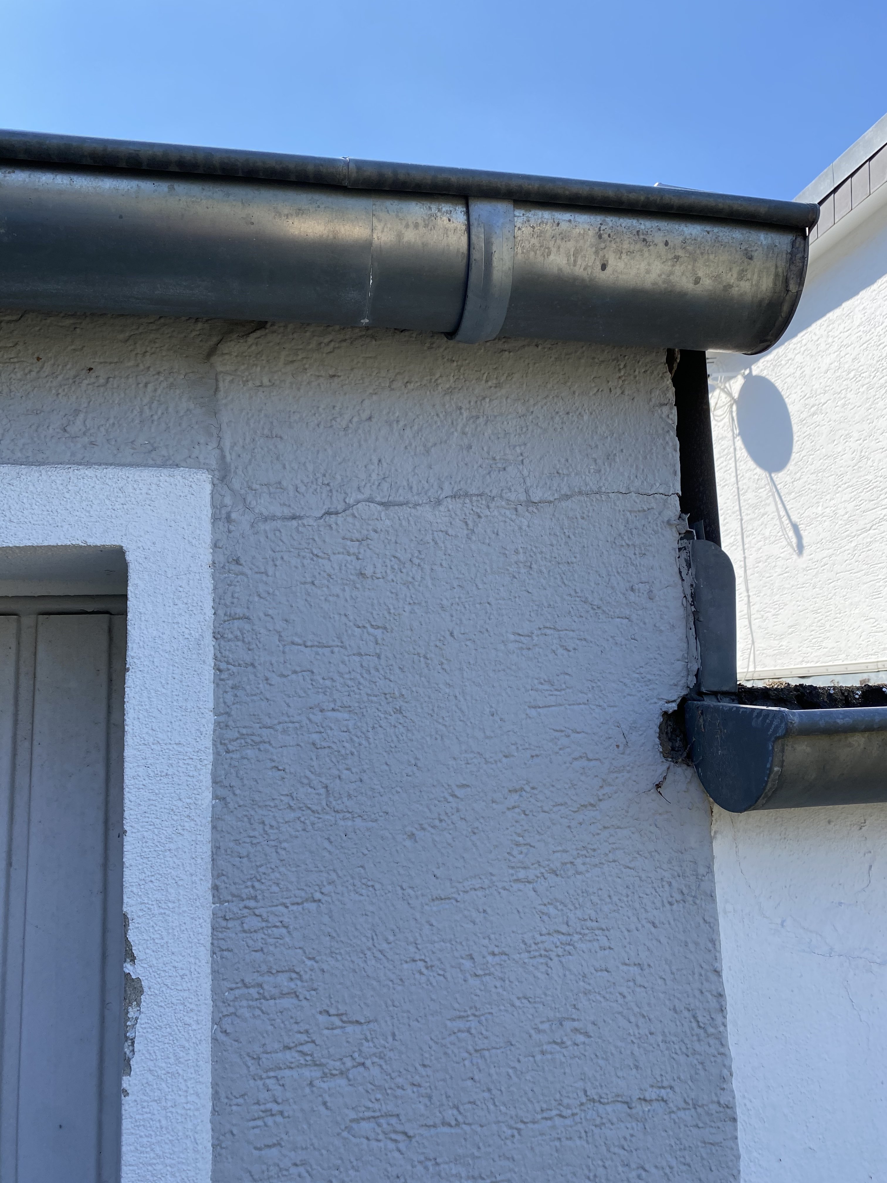 fassade-risse-7-jahre-nach-anstrich-492195-3.jpeg
