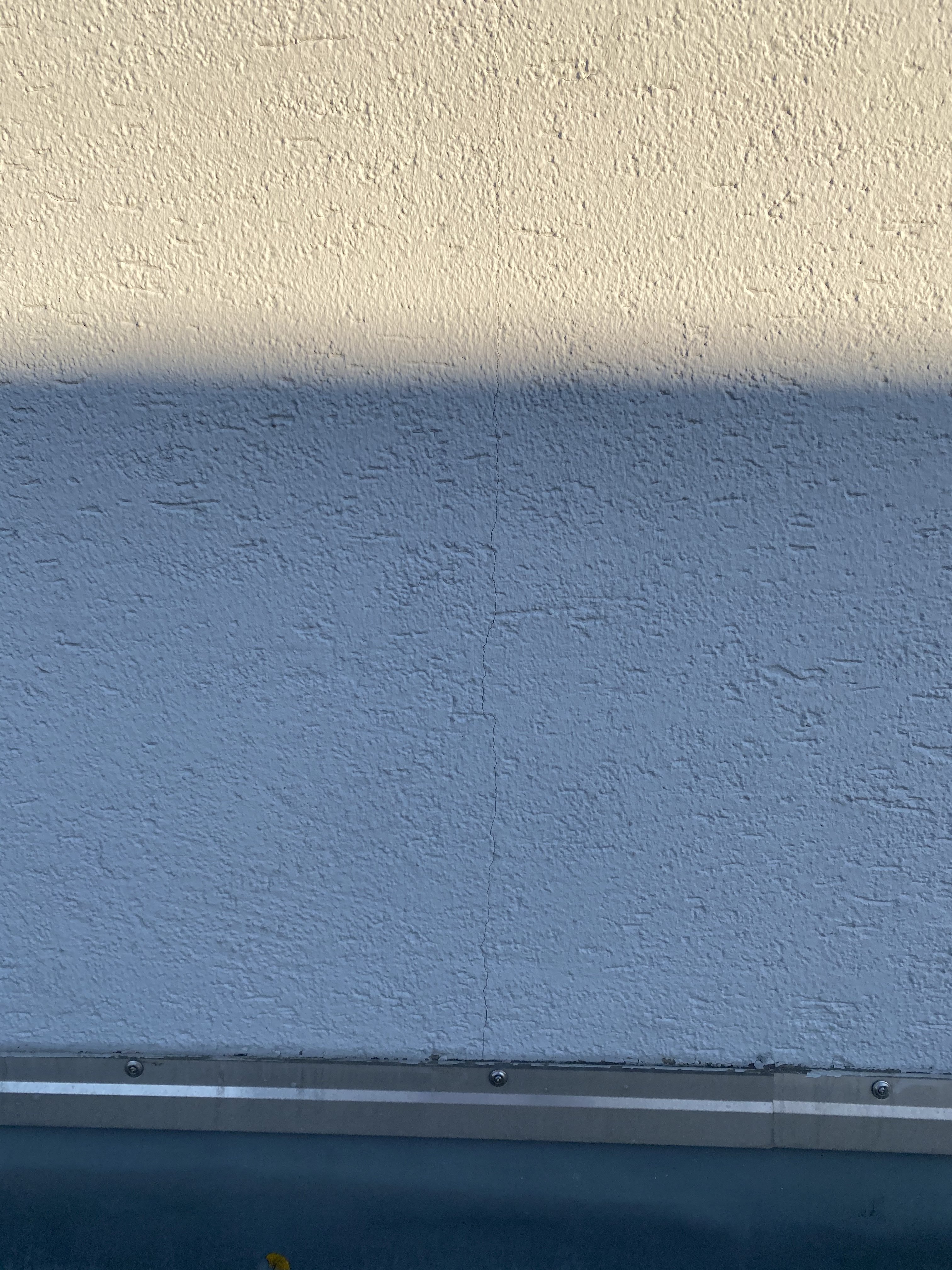 fassade-risse-7-jahre-nach-anstrich-492303-1.jpeg