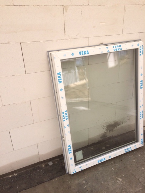 fast-an-jedem-fenster-kratzer-was-ist-da-normal-205369-1.JPG