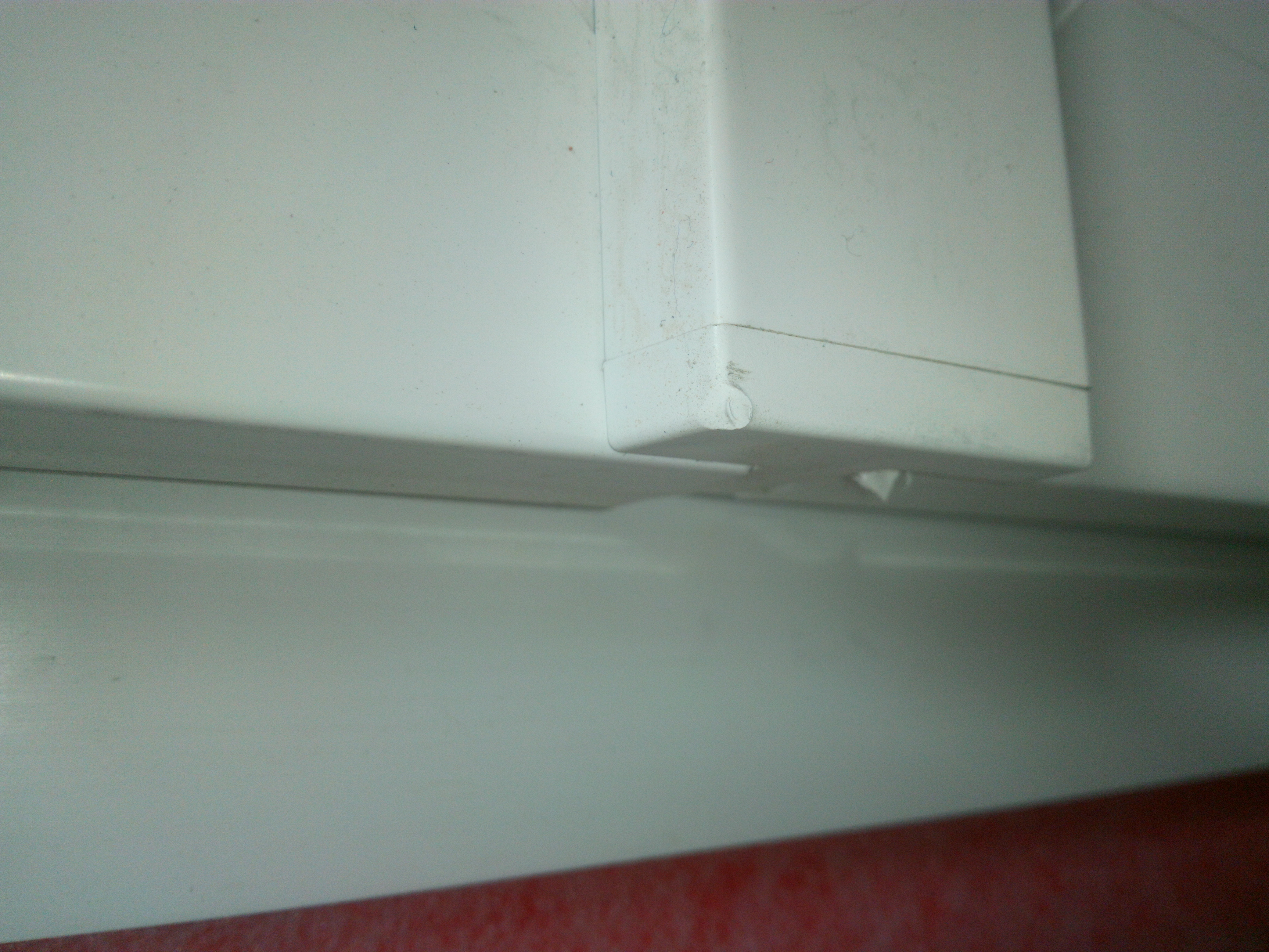 fast-an-jedem-fenster-kratzer-was-ist-da-normal-205395-3.jpg