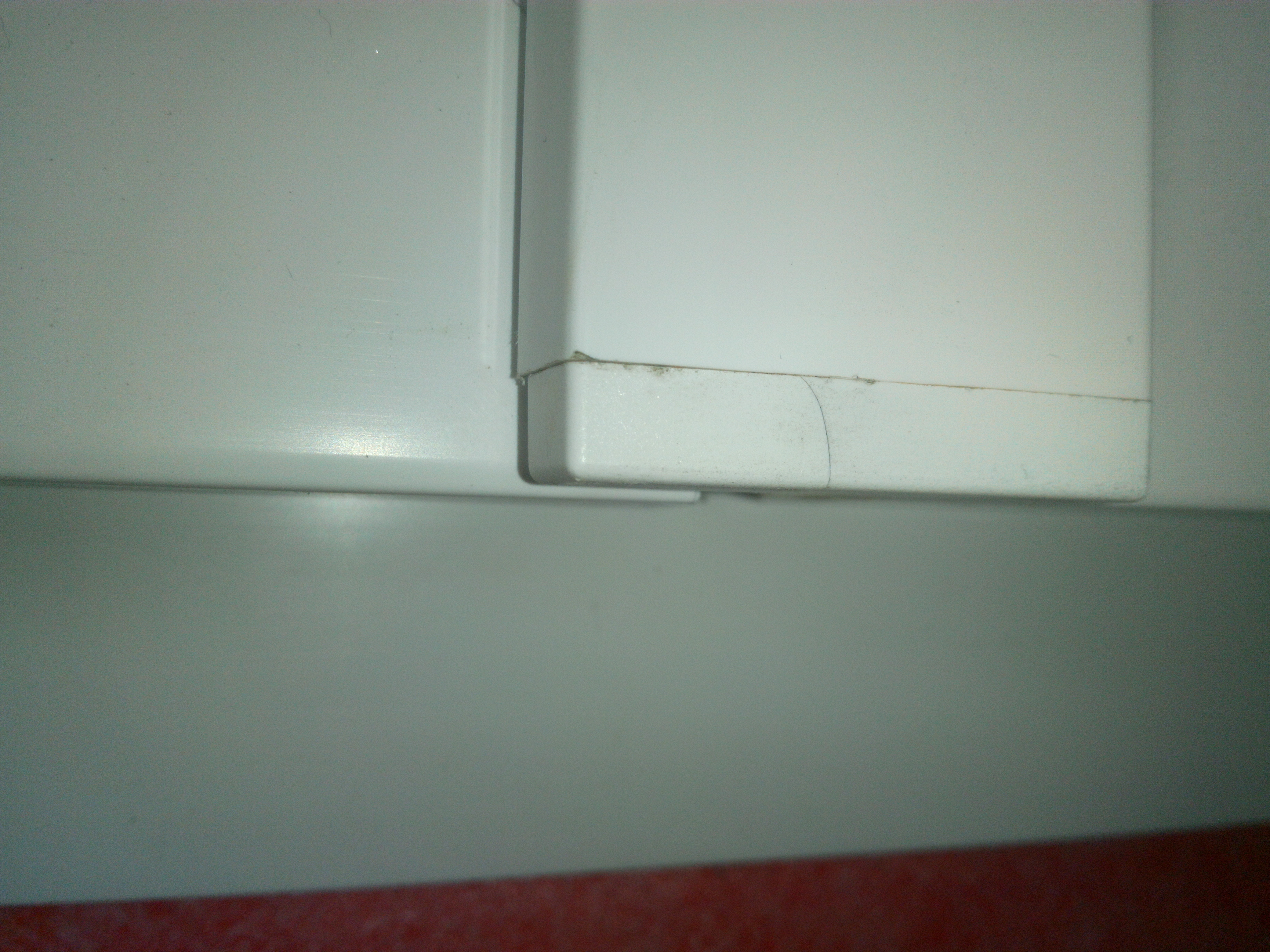fast-an-jedem-fenster-kratzer-was-ist-da-normal-205395-4.jpg
