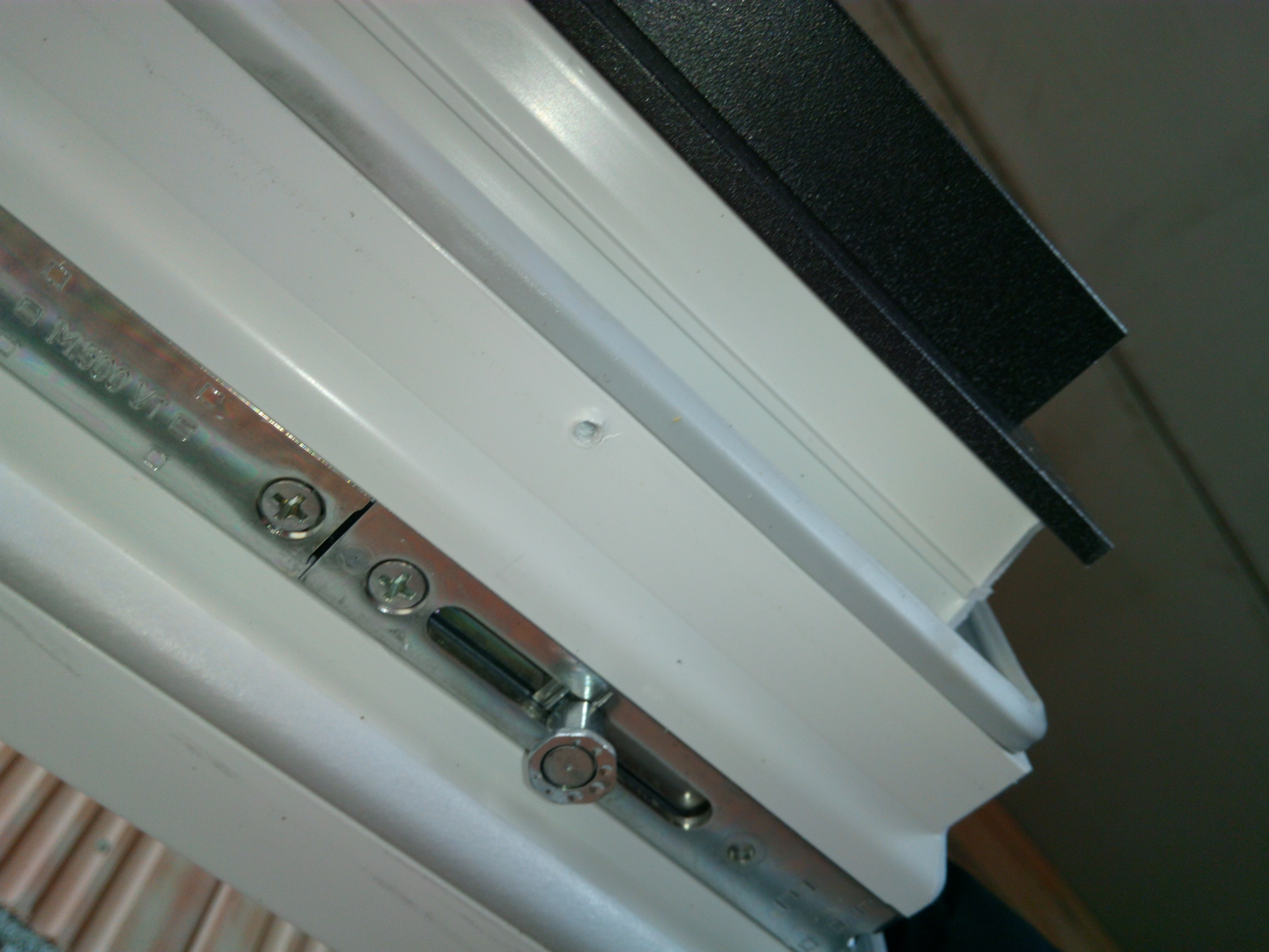 fast-an-jedem-fenster-kratzer-was-ist-da-normal-205396-1.jpg