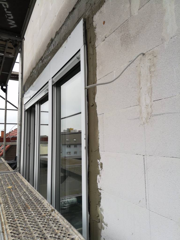 fenster-auf-dachterrasse-sind-komisch-eingebaut-242648-4.jpg