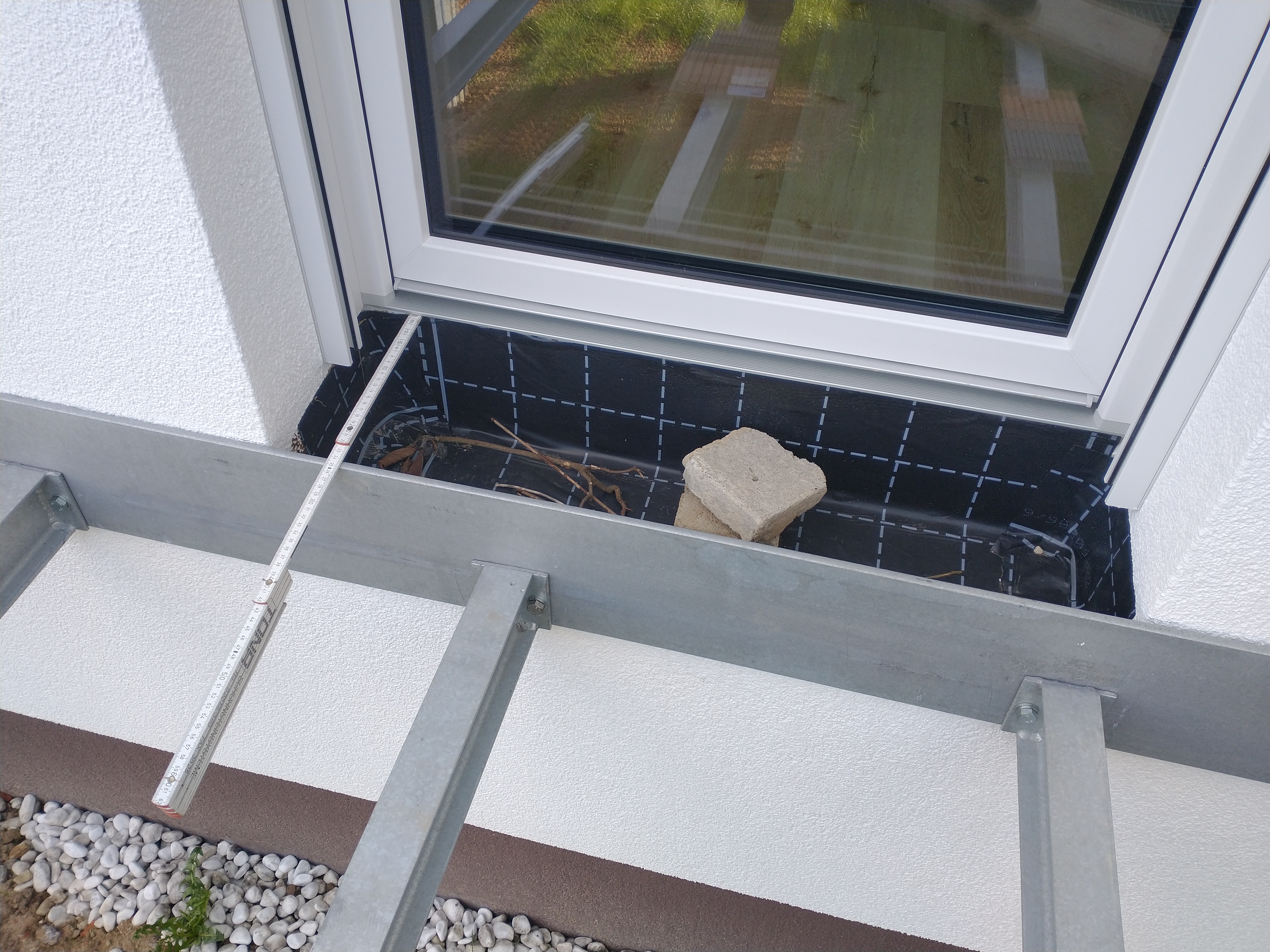 fenster-aussenwand-montage-bauarbeiten-aussenbereich.jpg