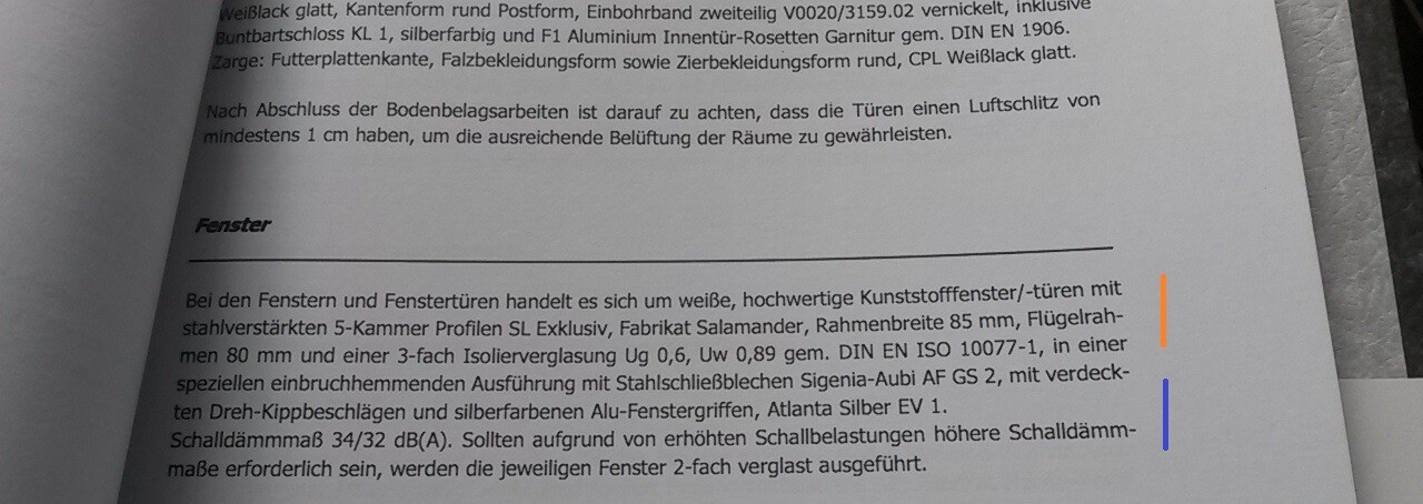 Seite eines Produktkatalogtexts über Fenster aus Kunststoff mit Profilen und Schalldämmung.