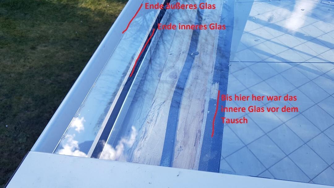 Doppelglasfenster mit Enden: äußeres Glas, inneres Glas; Bereich vor dem Tausch.
